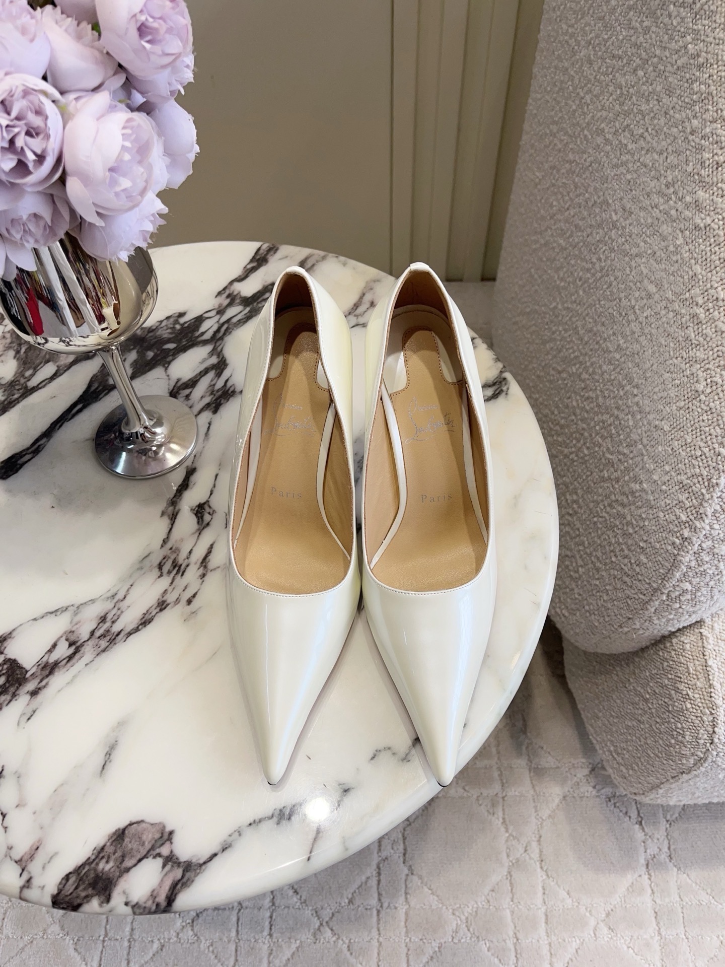 Туфли женские в стиле Christian Louboutin So Kate белого цвета