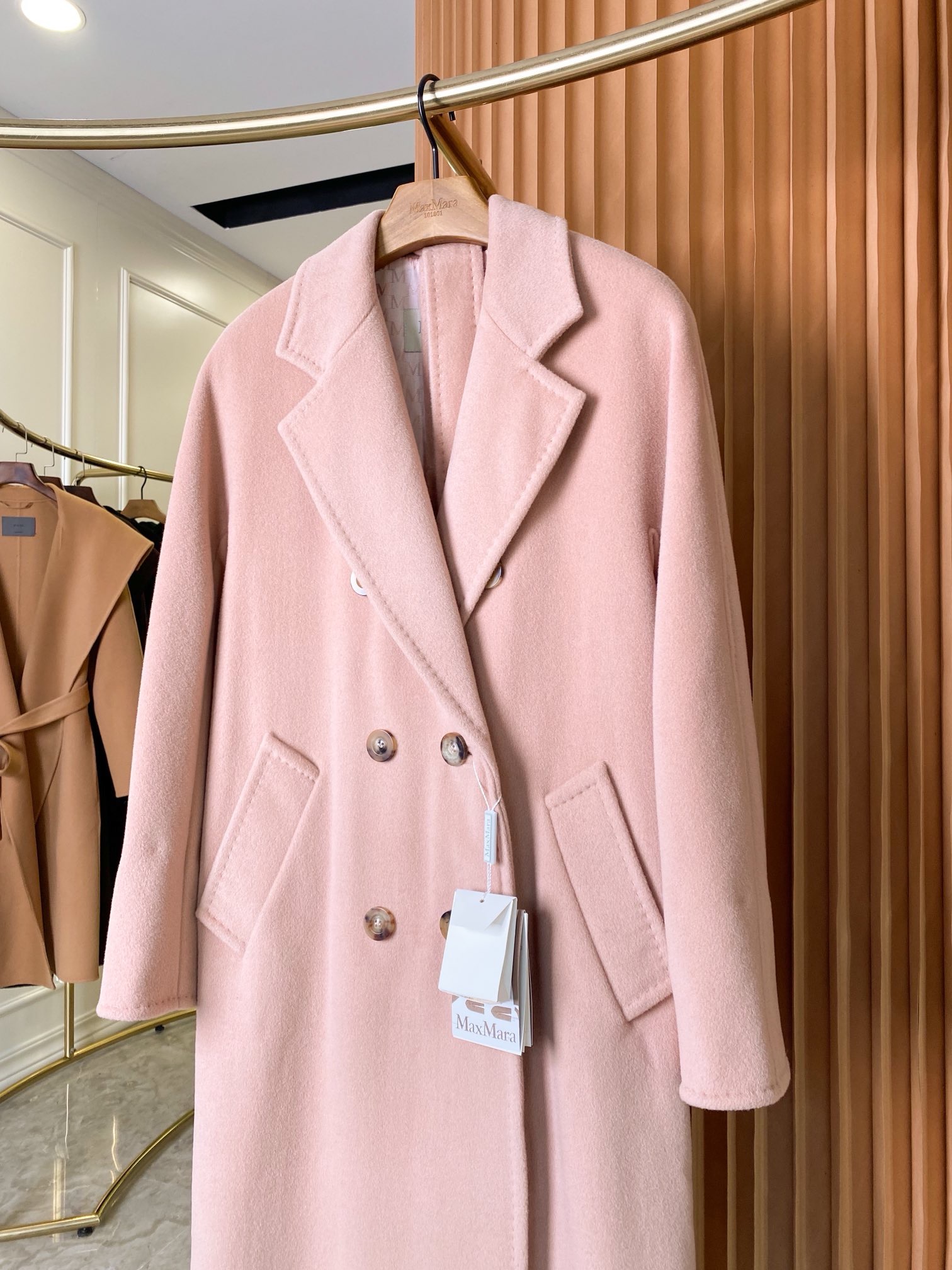 Пальто женское в стиле Max Mara Anne-Marie Beretta пудрово-розового цвета