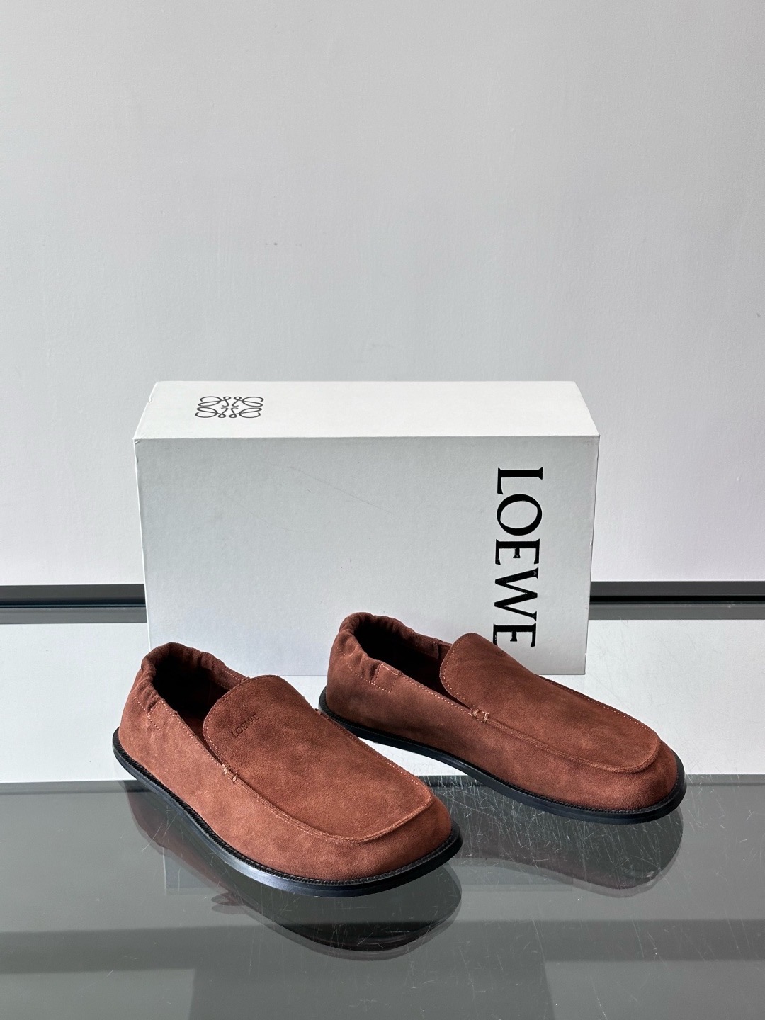 Лоферы мужские в стиле Loewe коричневого цвета