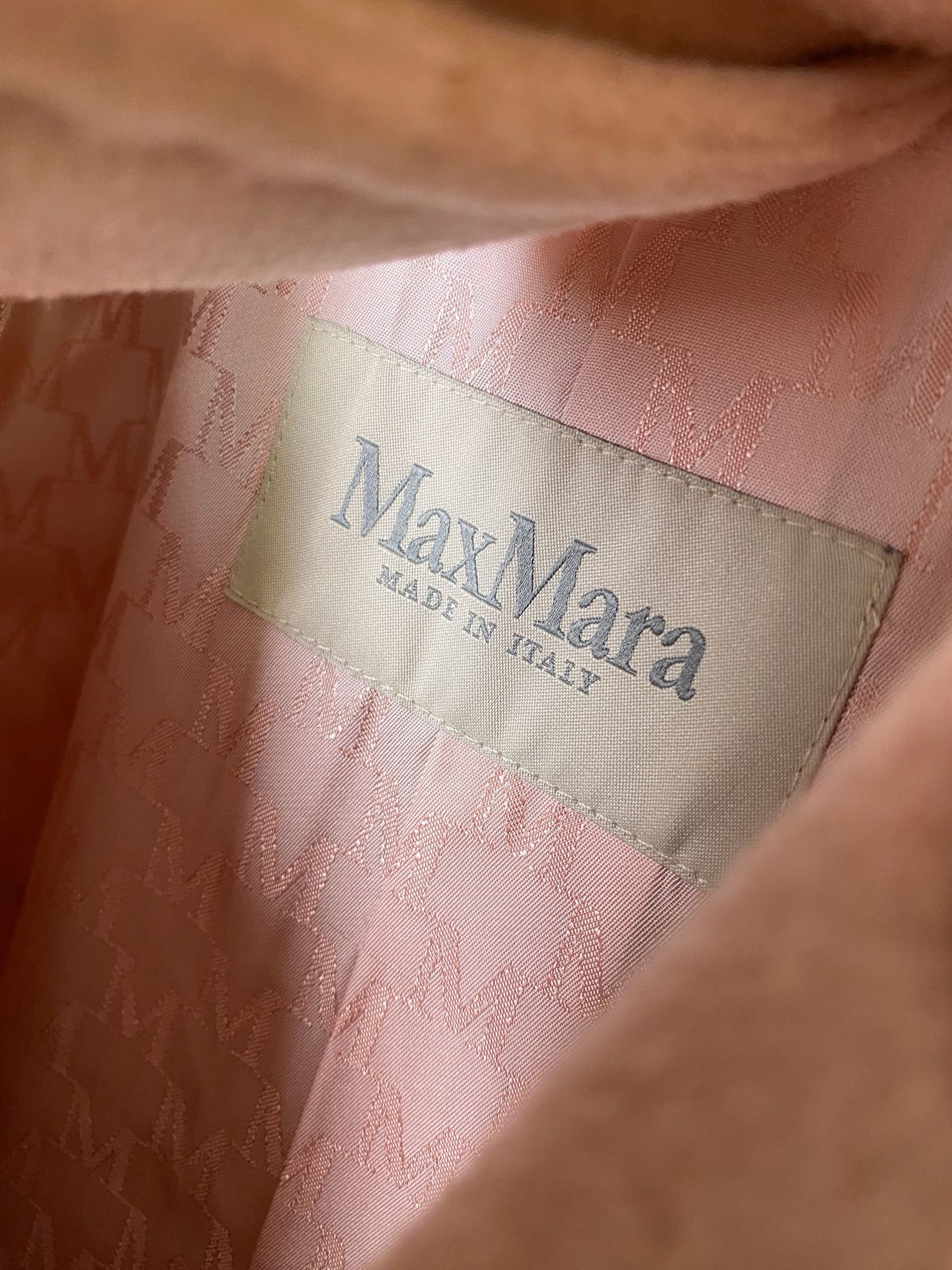 Пальто женское в стиле Max Mara Anne-Marie Beretta пудрово-розового цвета