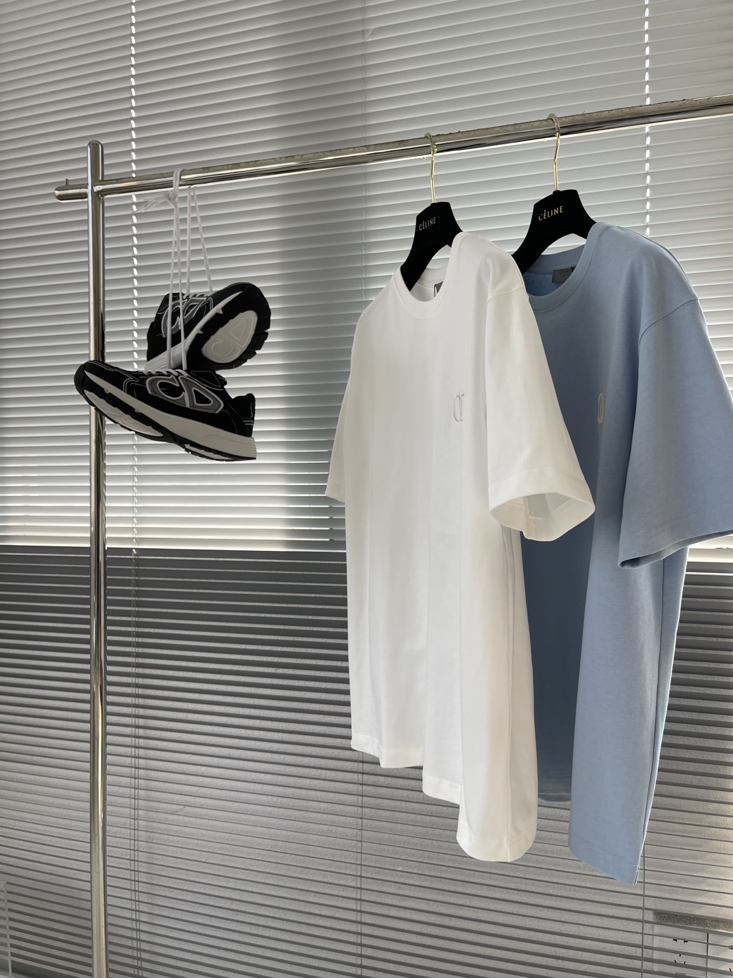 Футболка мужская в стиле Dior с вышивкой CD белого цвета