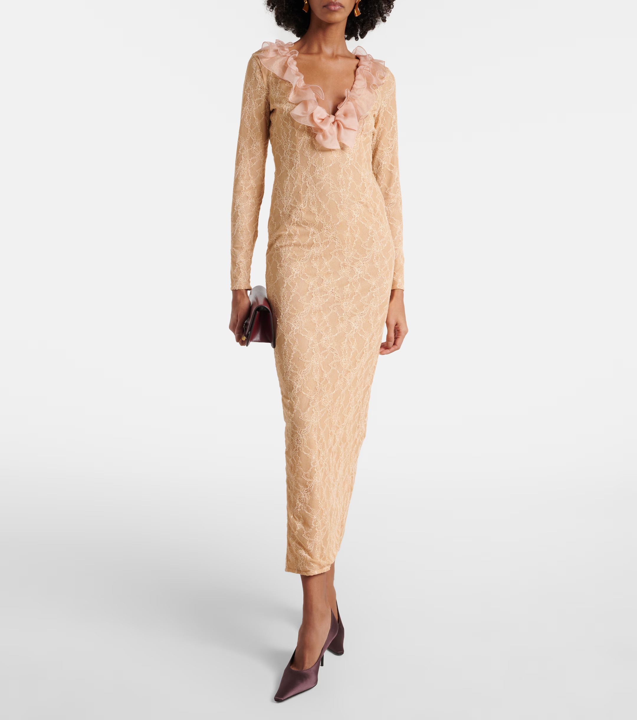 Платье женское макси из кружева бежевого цвета с драпированным воротником и декоративным бантом