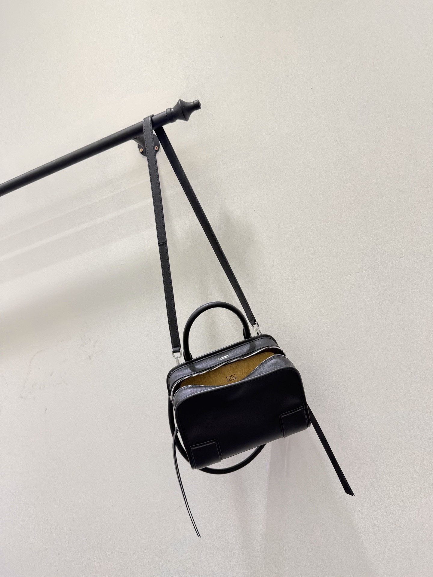 Сумка женская в стиле Loewe Amazona 180 чёрного цвета