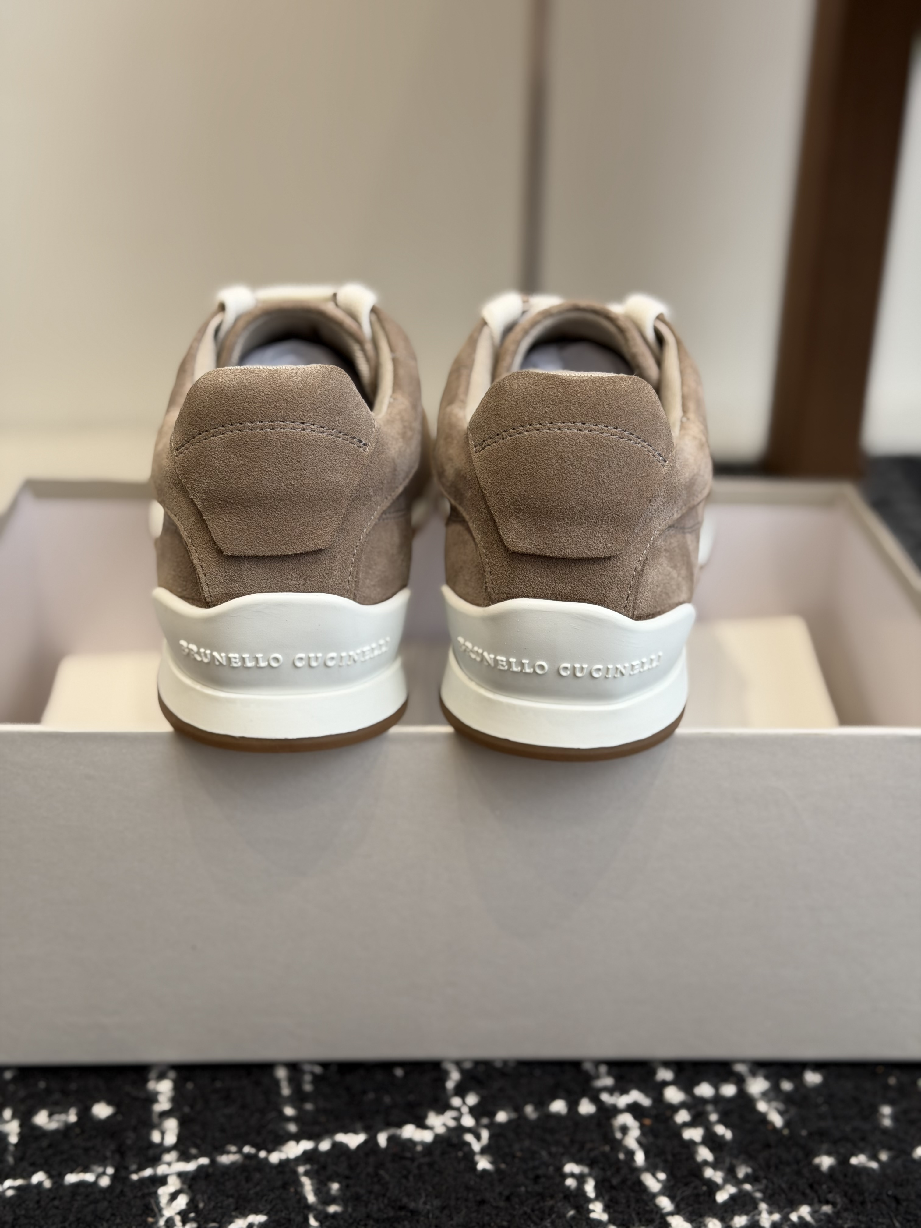 Кроссовки женские в стиле Brunello Cucinelli бежевого цвета