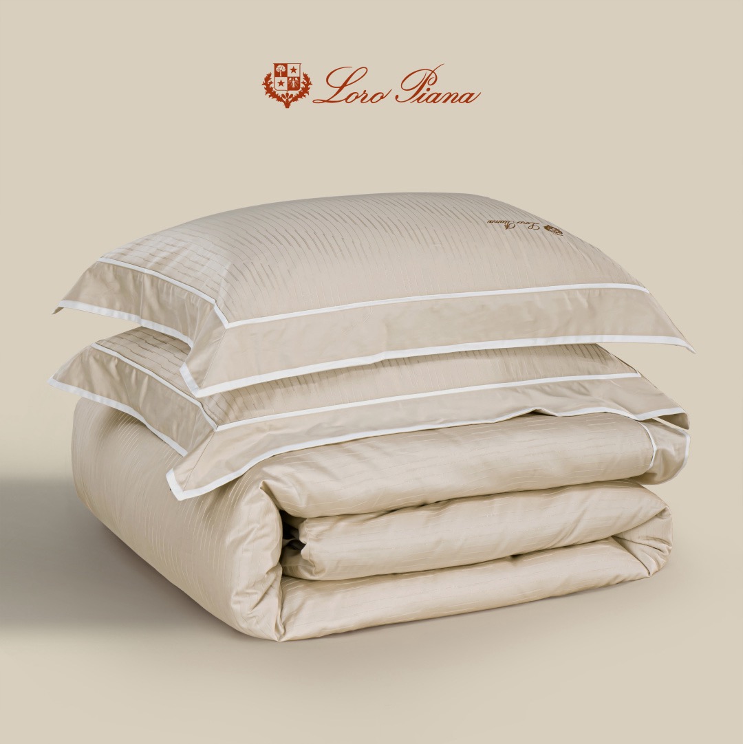 Комплект постельного белья в стиле Loro Piana Interiors молочного цвета