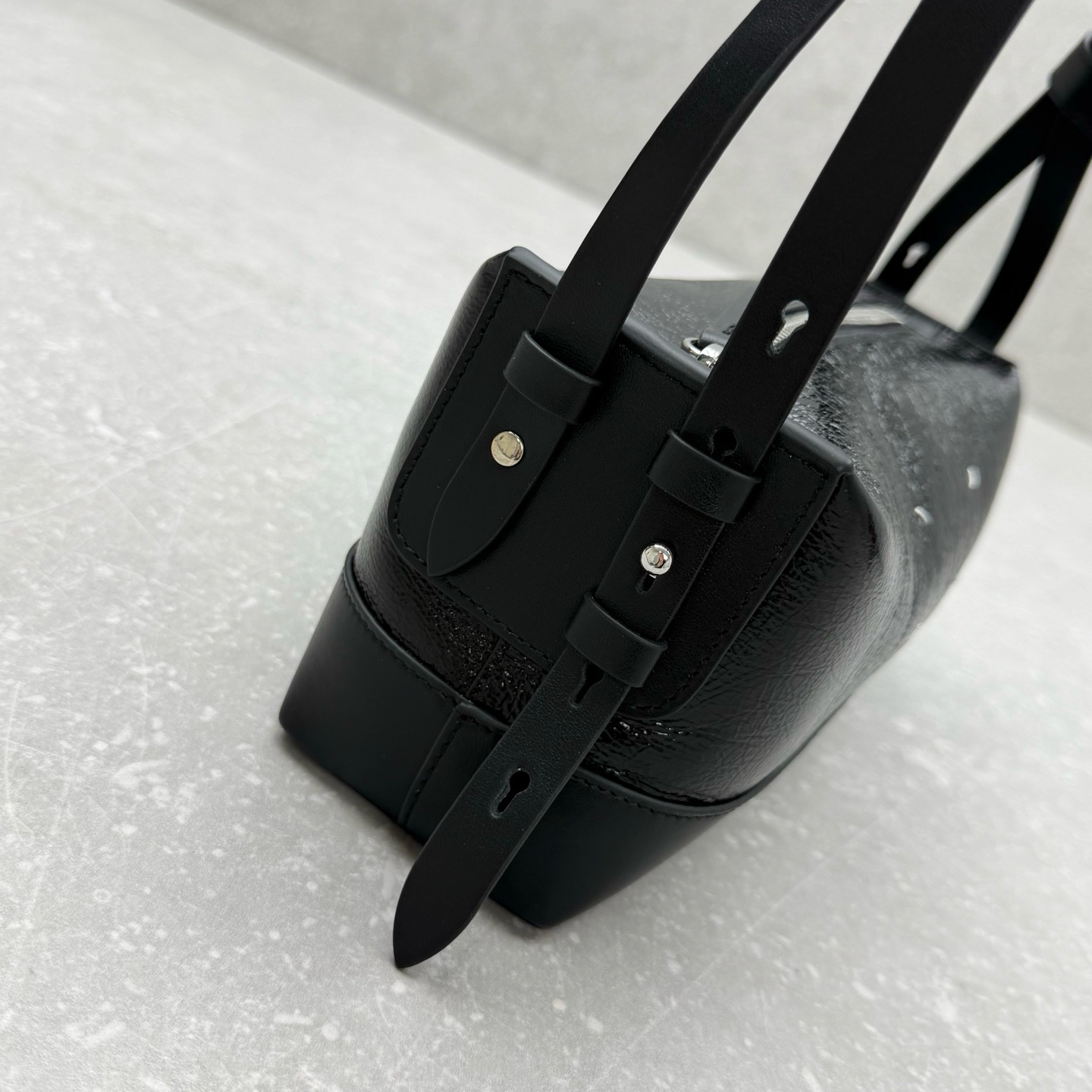 Сумка женская Maison Margiela SS26 Belt чёрного цвета