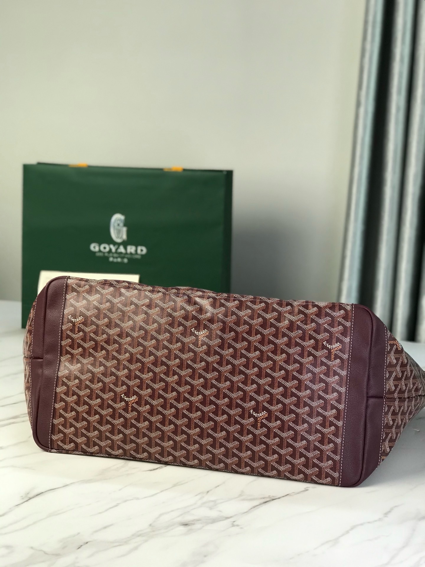 Сумка женская Goyard Artois GM бордового цвета