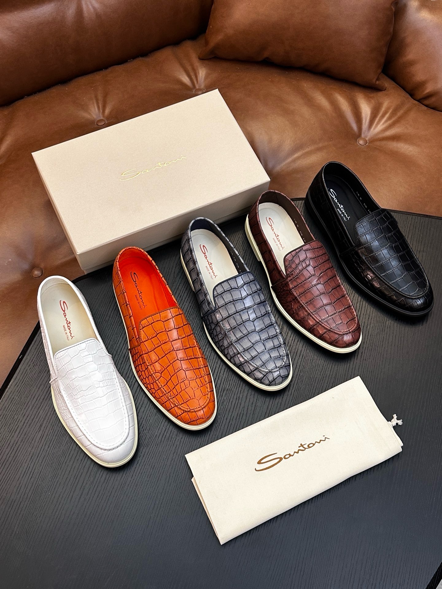 Лоферы мужские в стиле Santoni с фактурным тиснением оранжевого цвета