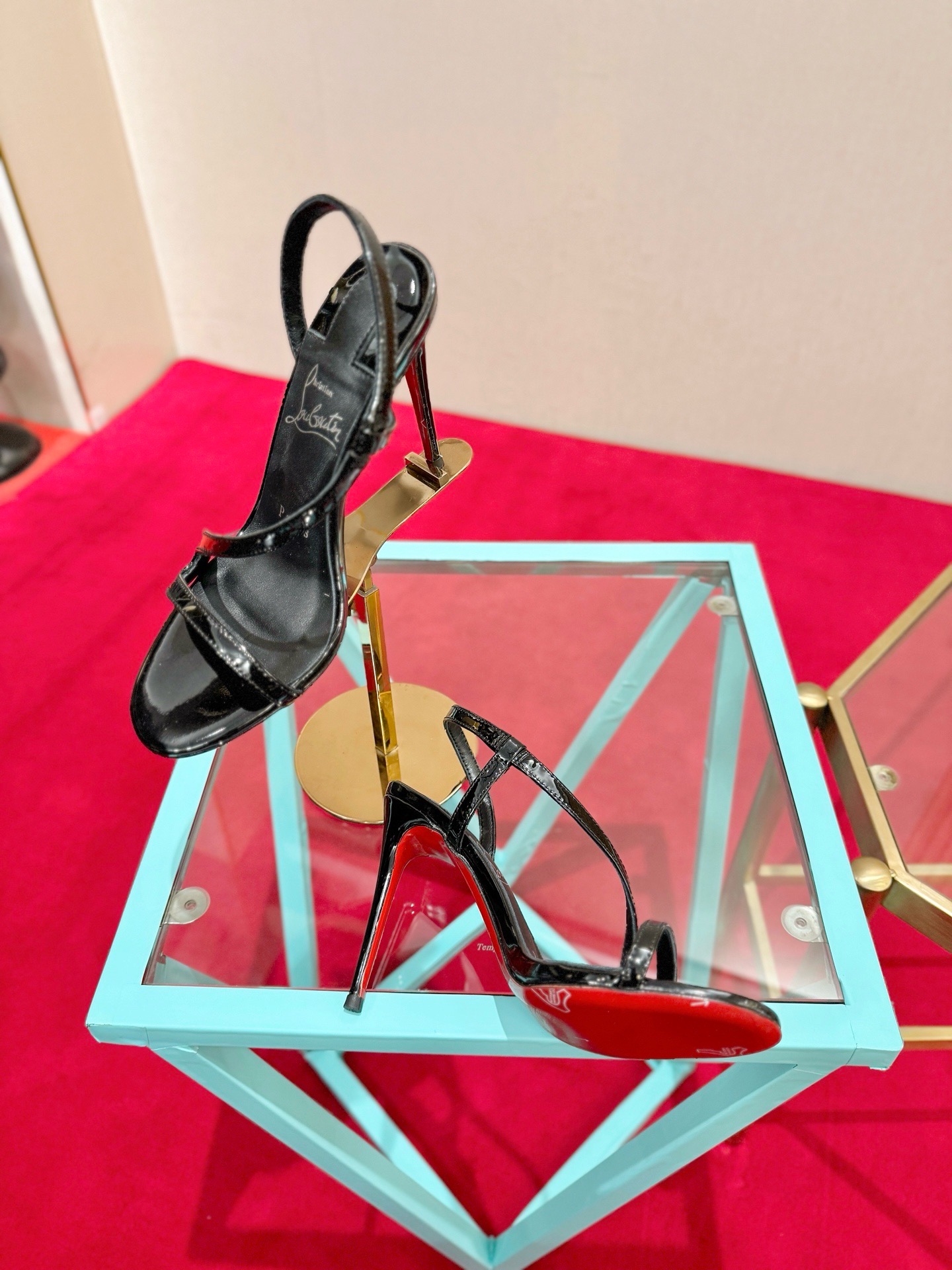 Босоножки женские Christian Louboutin чёрного цвета