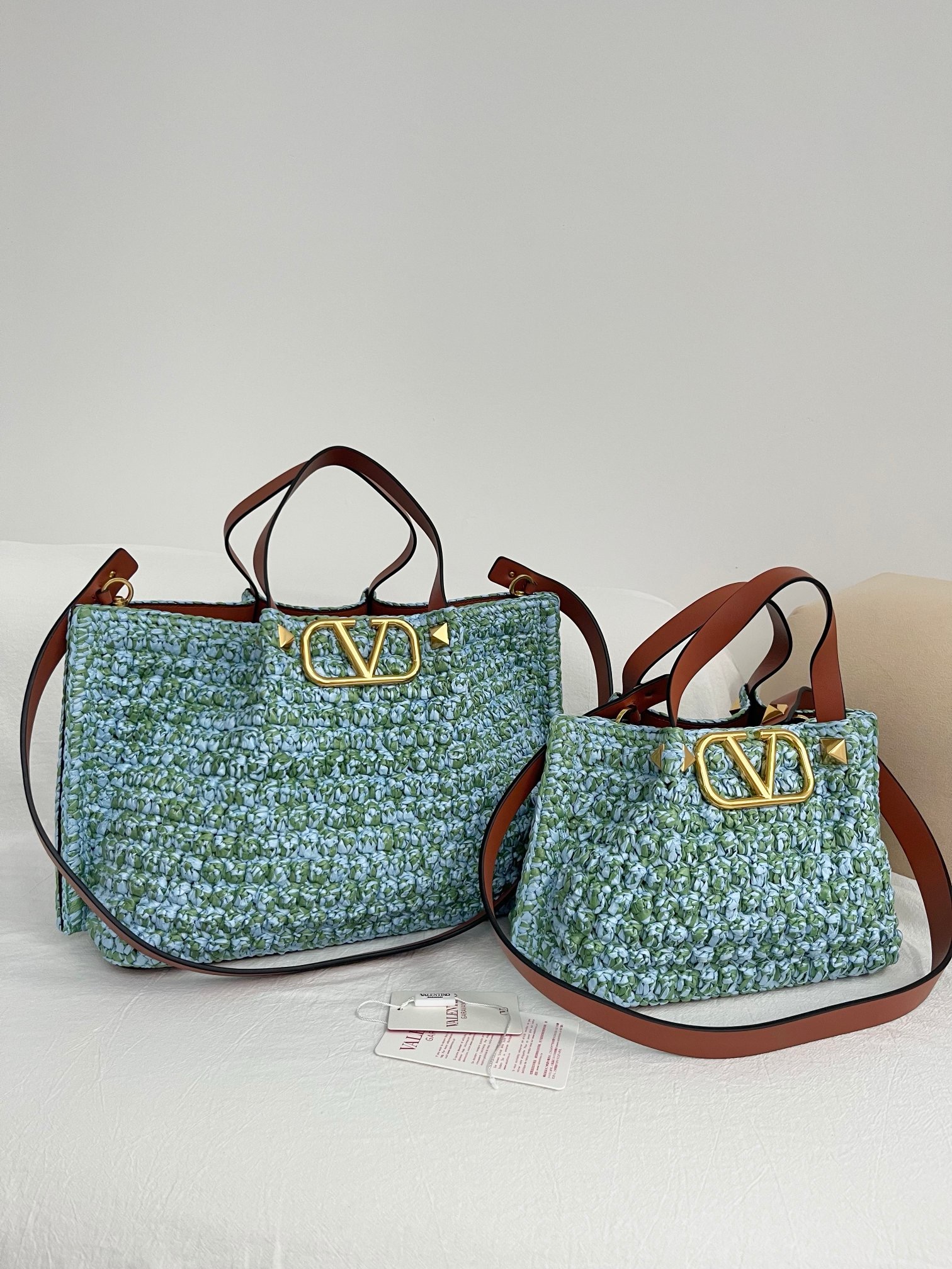 Сумка женская в стиле Valentino VLogo зелёного цвета (35 см)