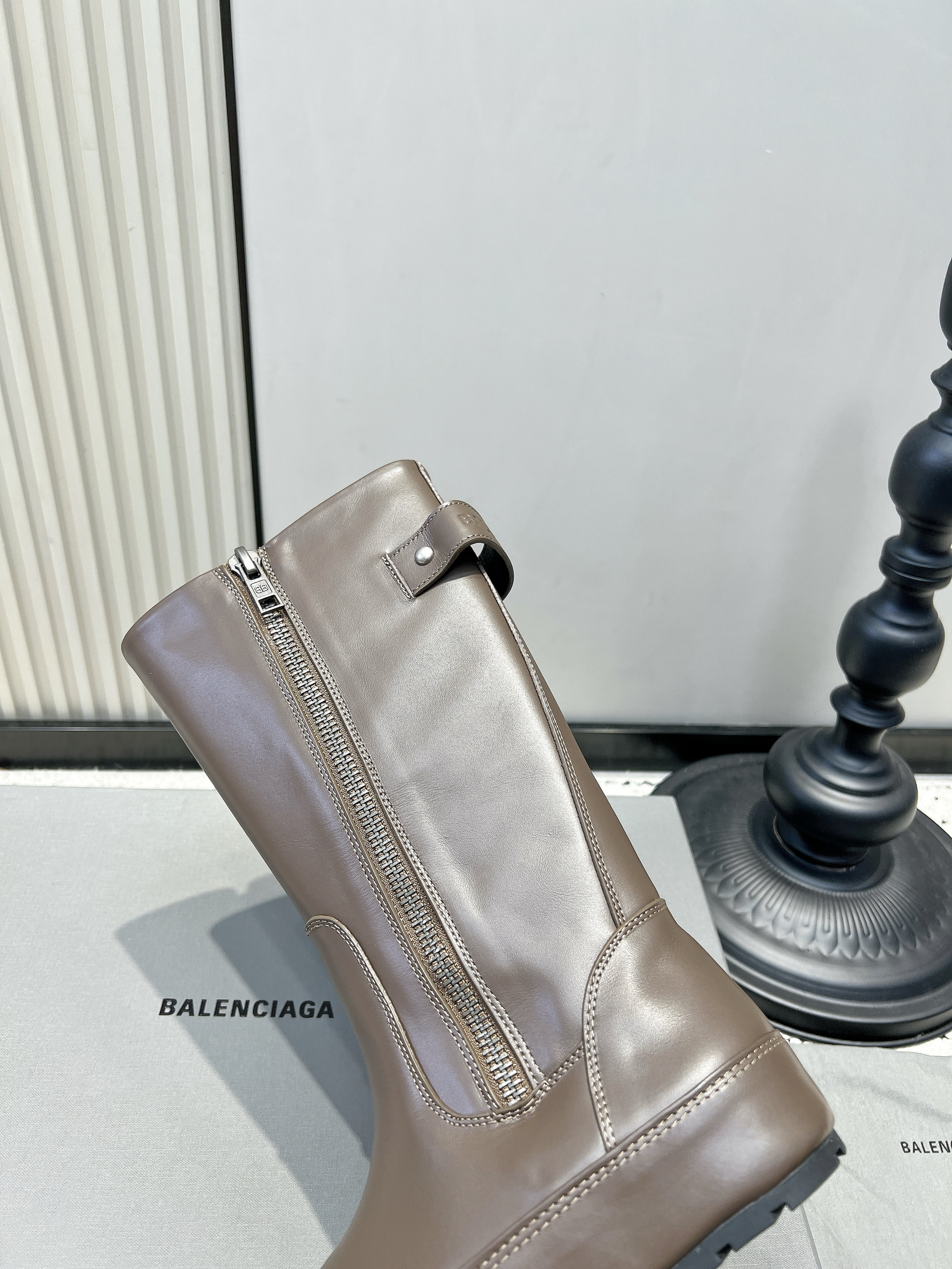 Сапоги женские Balenciaga серо-коричневого цвета