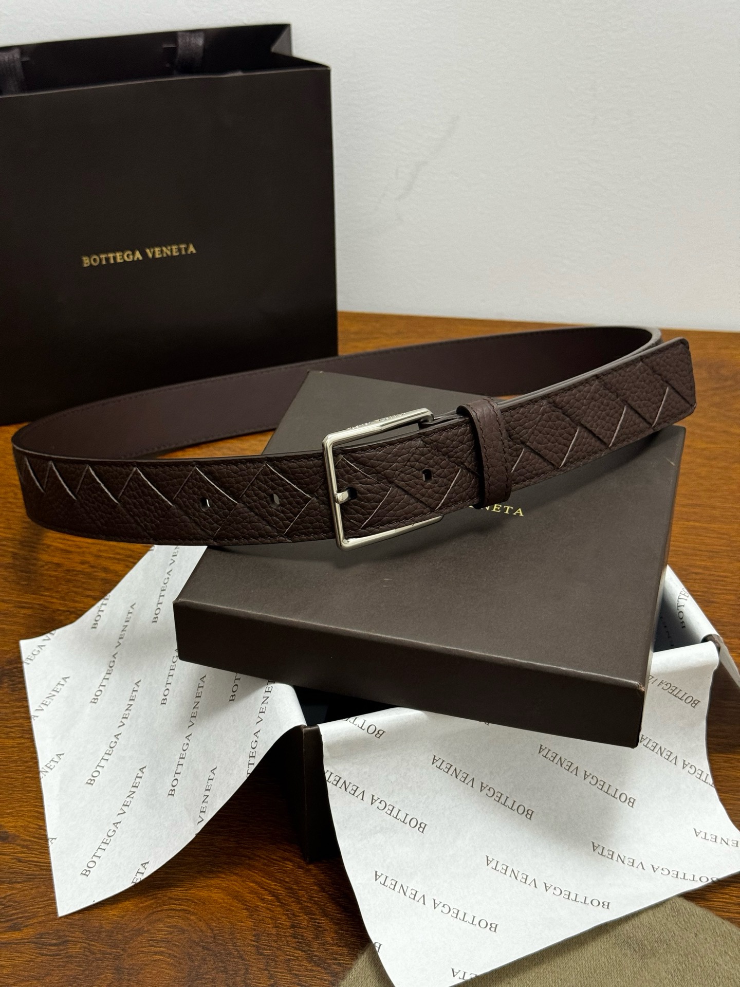 Ремень мужской Bottega Veneta Intrecciato коричневого цвета стальная пряжка