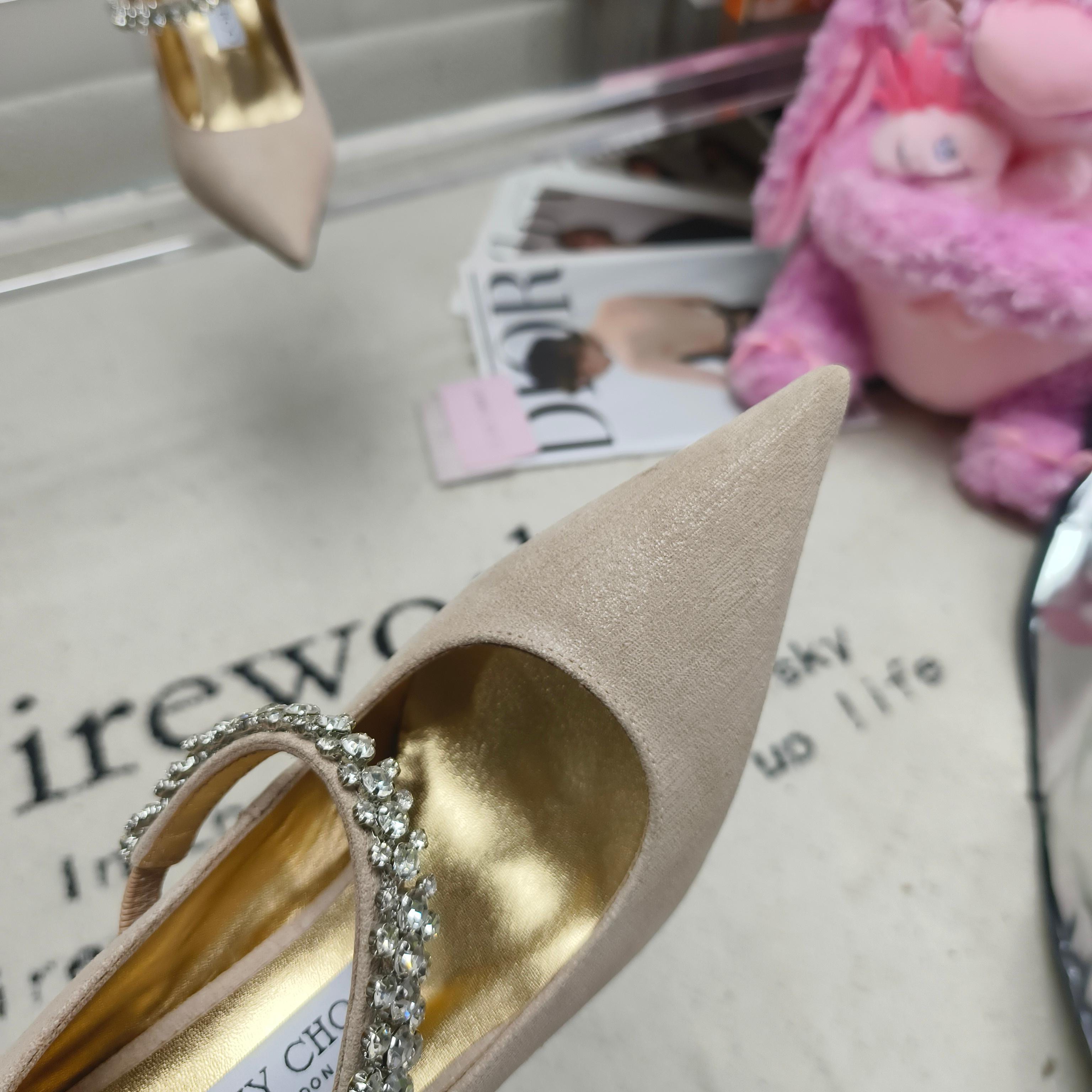 Туфли женские в стиле Jimmy Choo Bing Pump бежевого цвета