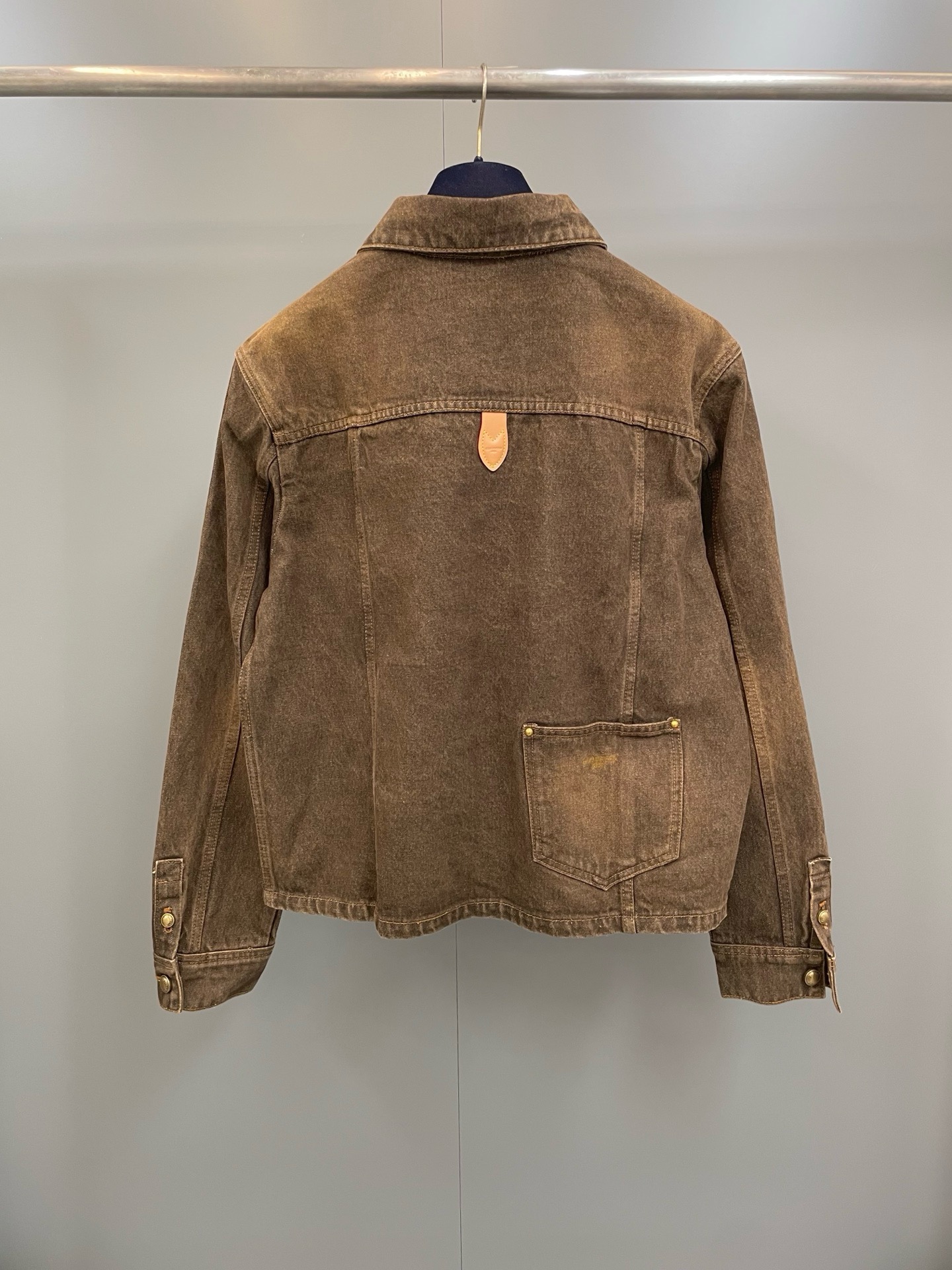 Куртка мужская Louis Vuitton Coffee Indigo Denim Blouson коричневого цвета с винтажной обработкой и кожаной отделкой