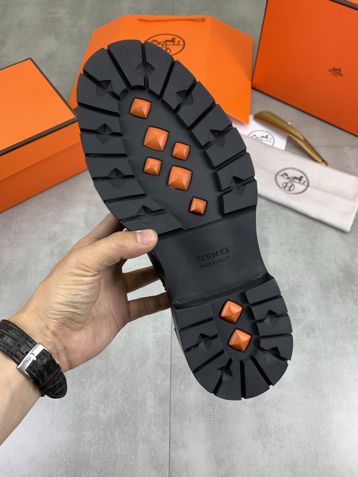 Дерби мужские в стиле Hermes из натуральной зернистой кожи черного цвета