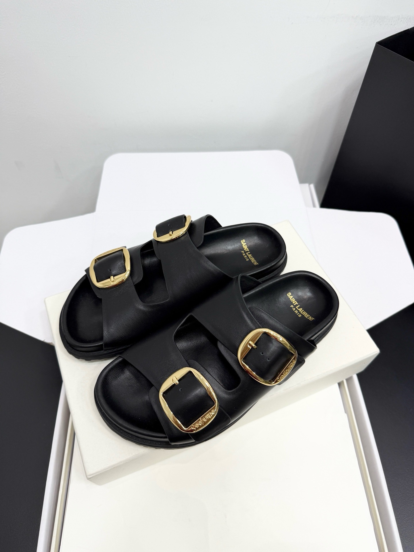 Шлепанцы женские в стиле Saint Laurent Double Buckle черного цвета
