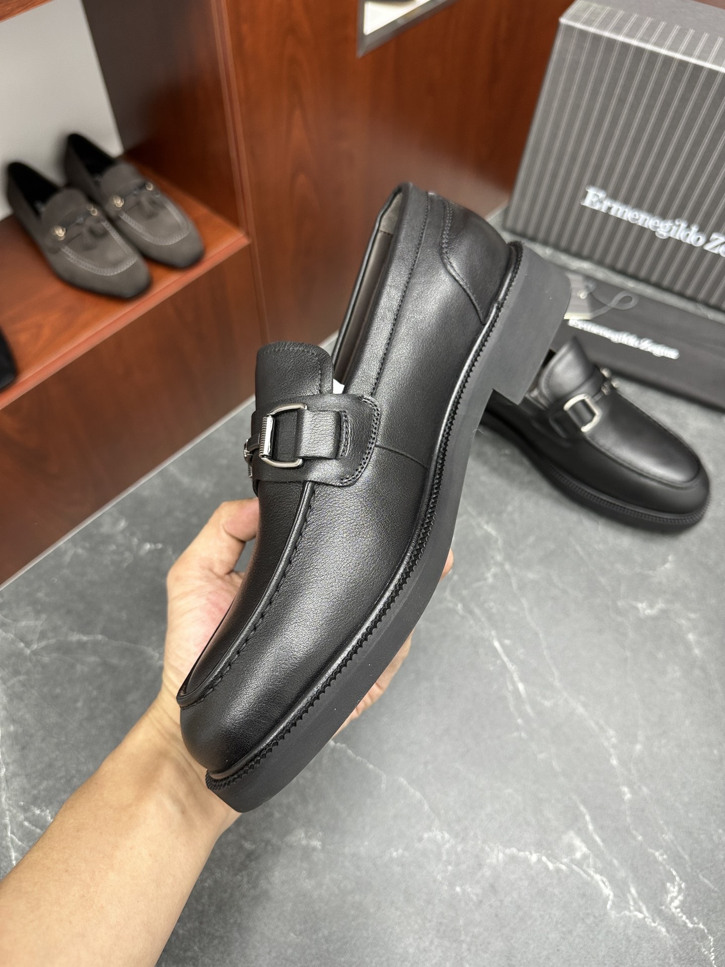 Лоферы мужские в стиле Ermenegildo Zegna с пряжкой чёрного цвета