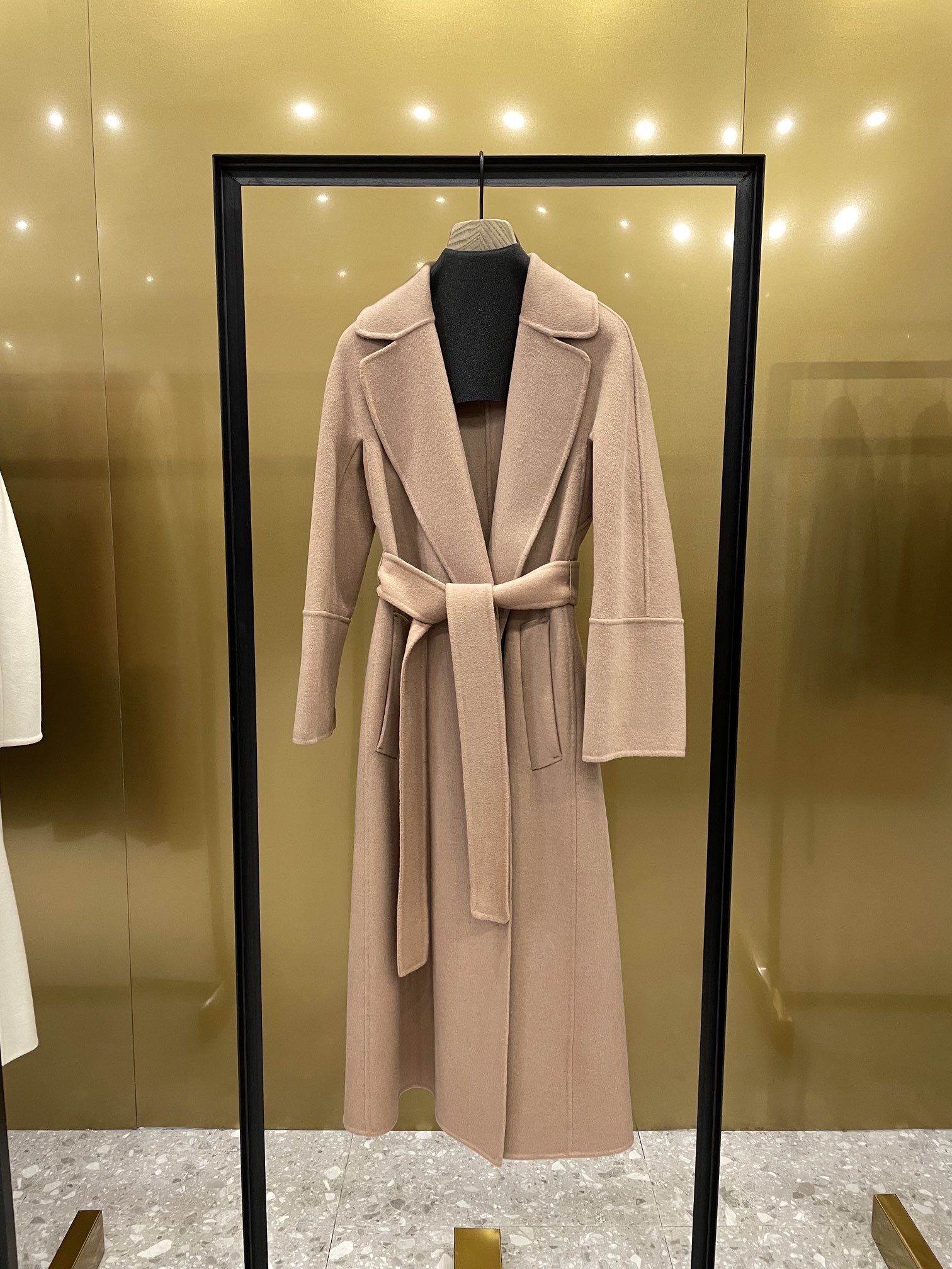 Пальто женское в стиле Max Mara Elisa верблюжьего цвета с поясом