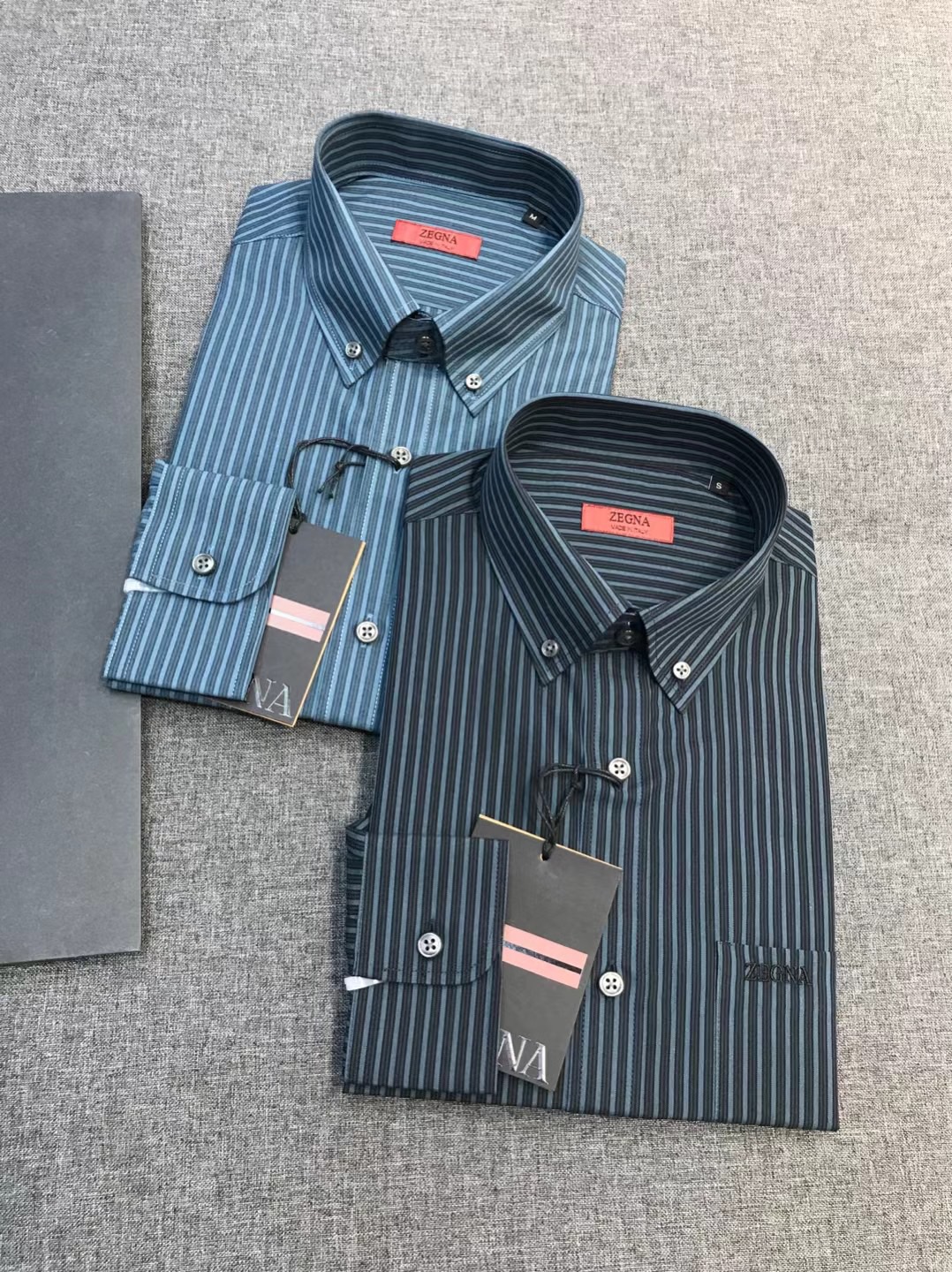 Рубашка мужская в стиле Zegna из хлопка в полоску тёмно-зелёного цвета