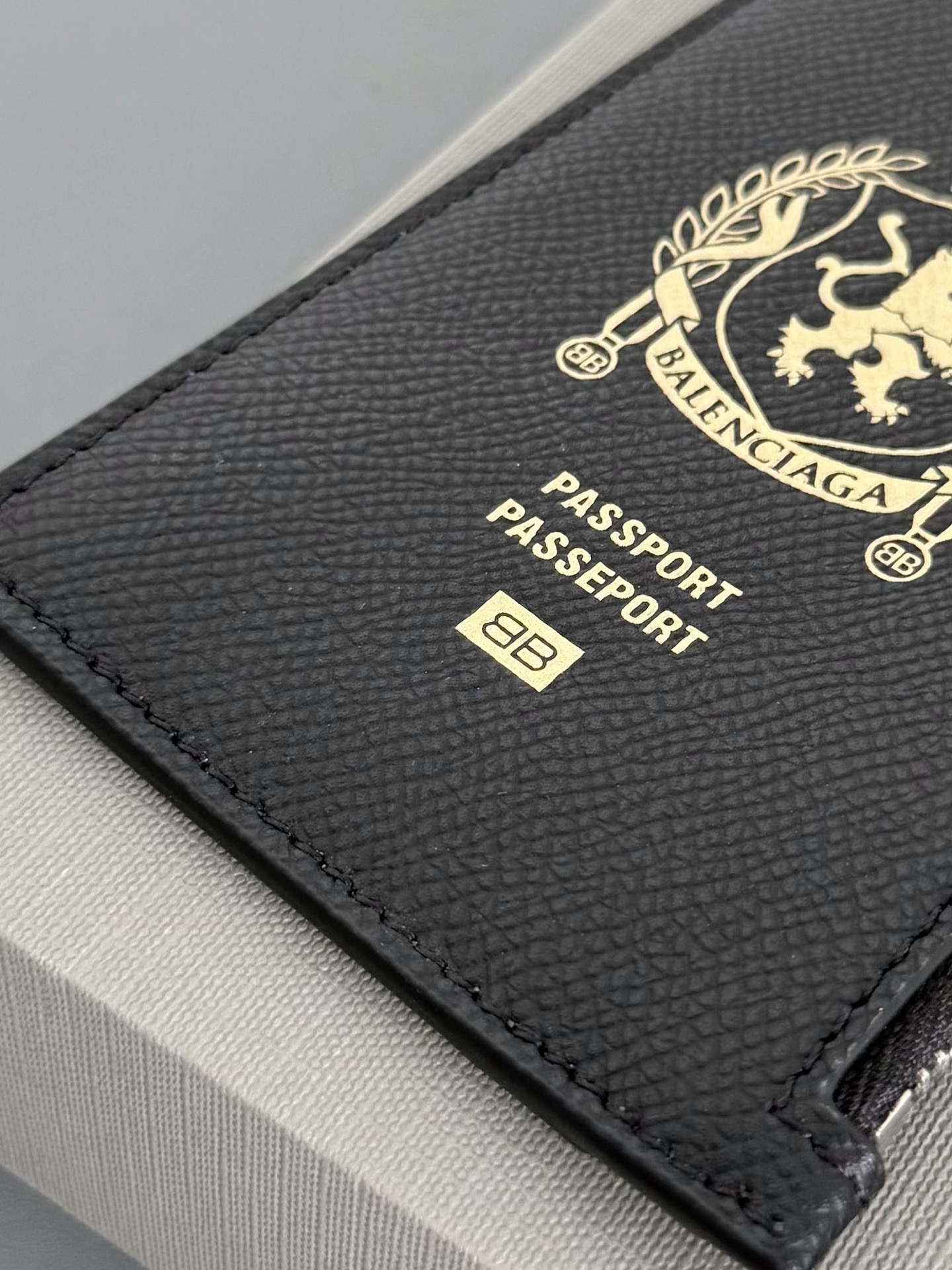 Кошелёк Balenciaga Winter Passport чёрного цвета