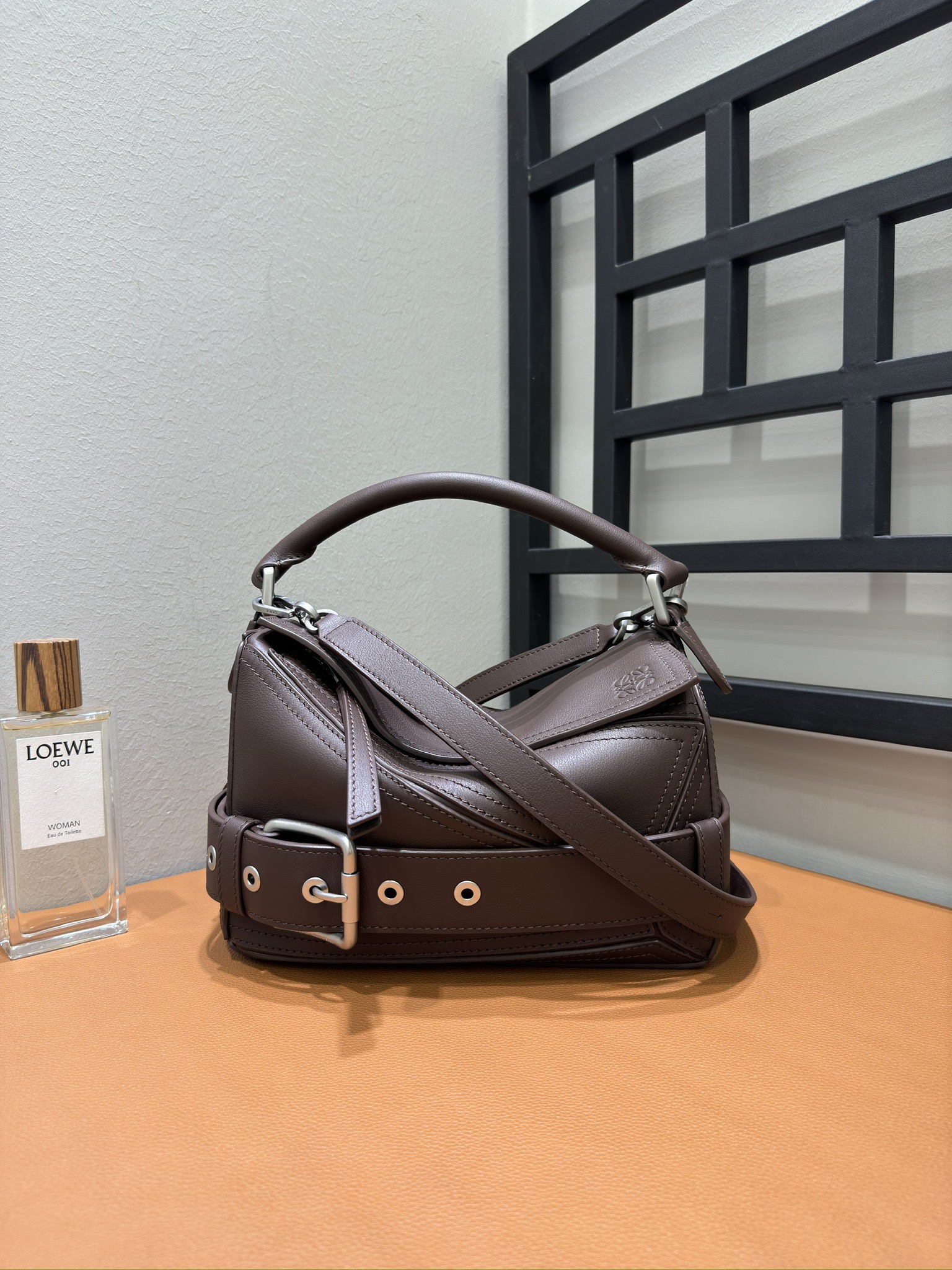 Сумка женская в стиле Loewe Biker Puzzle коричневого цвета