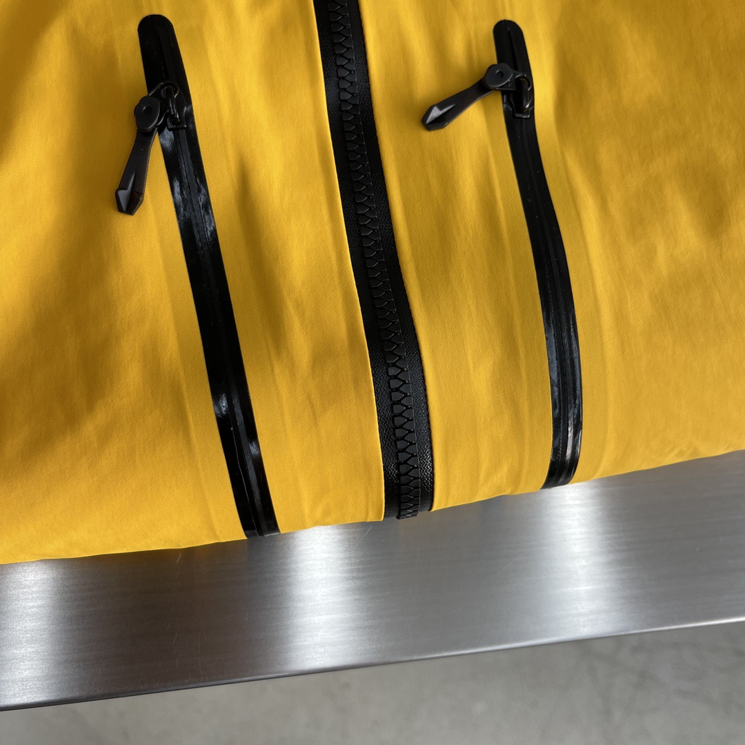 Куртка унисекс в стиле Arc'teryx Alpha SV с капюшоном жёлтого цвета