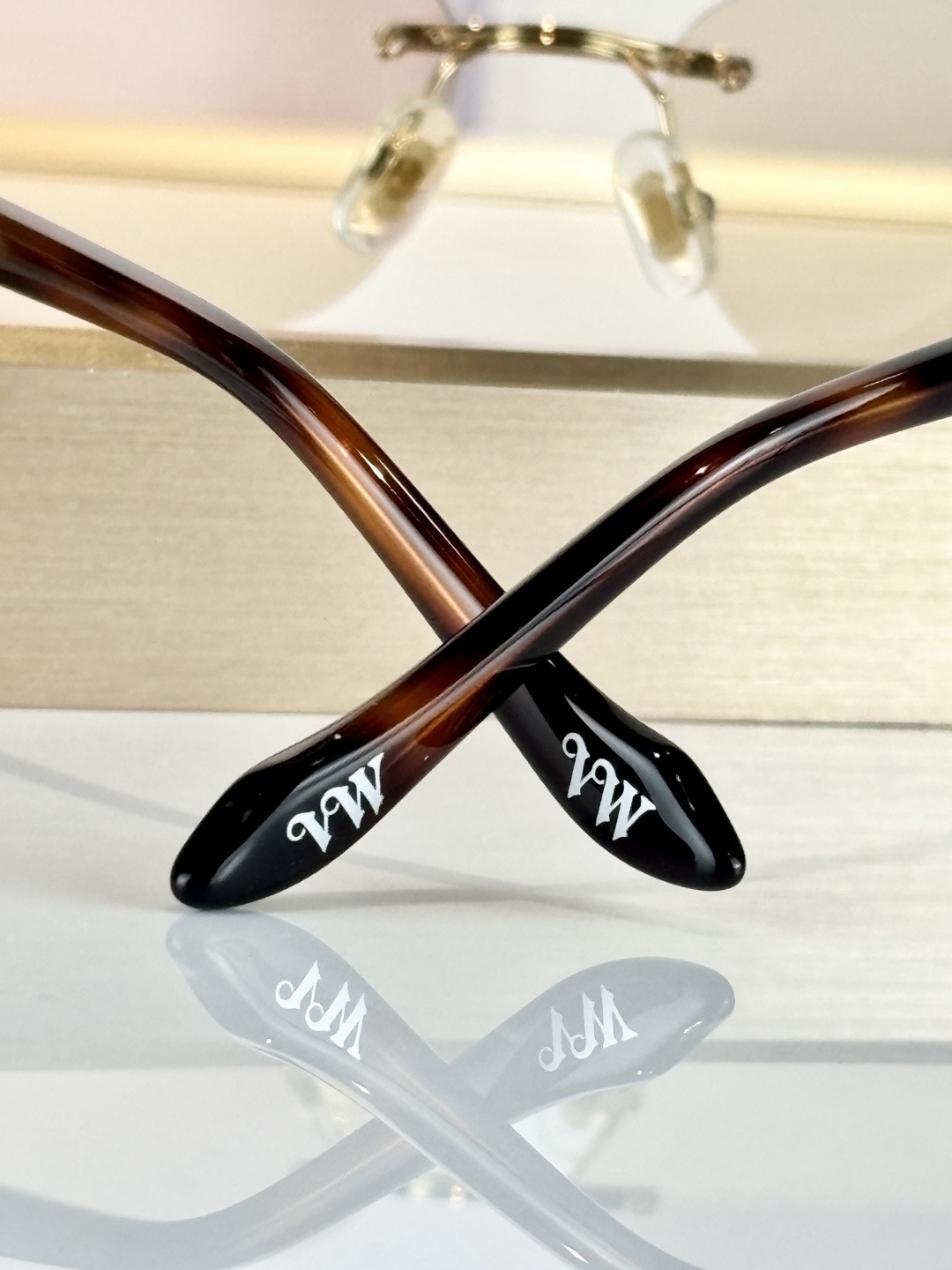 Очки солнцезащитные женские в стиле Vivienne Westwood