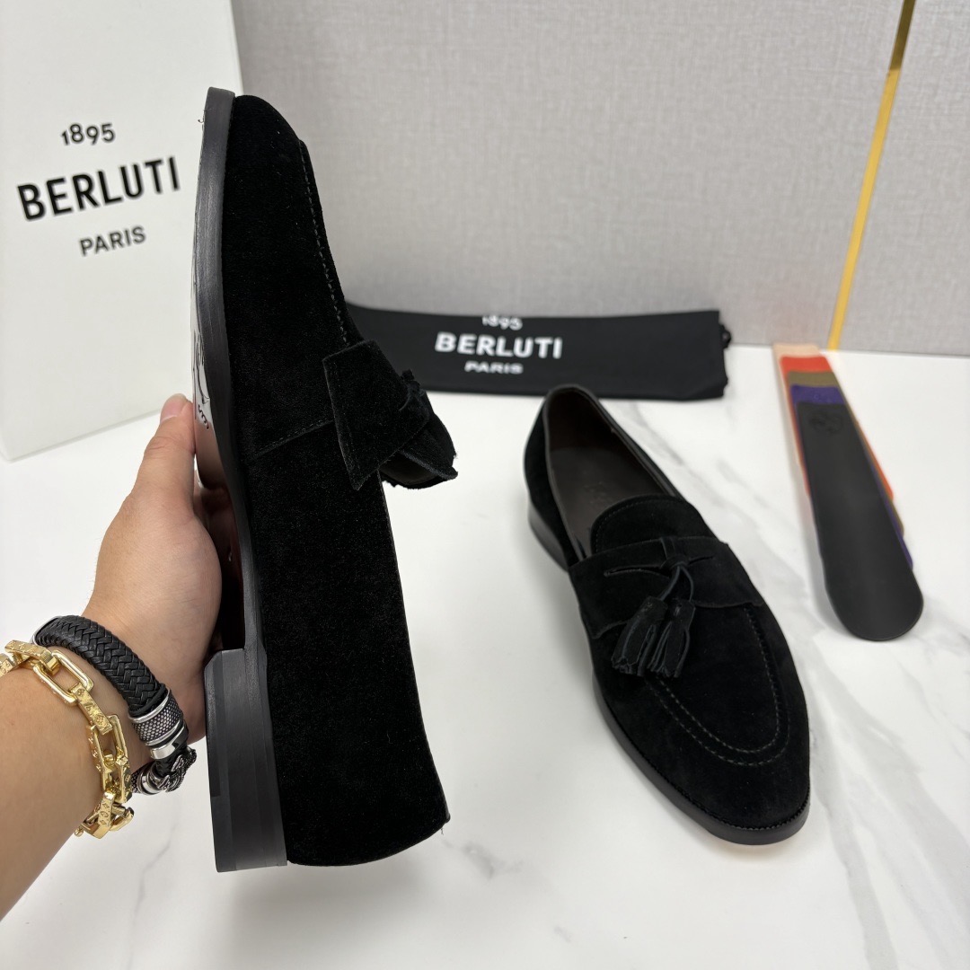 Лоферы мужские в стиле Berluti Lorenzo из натуральной замши черного цвета