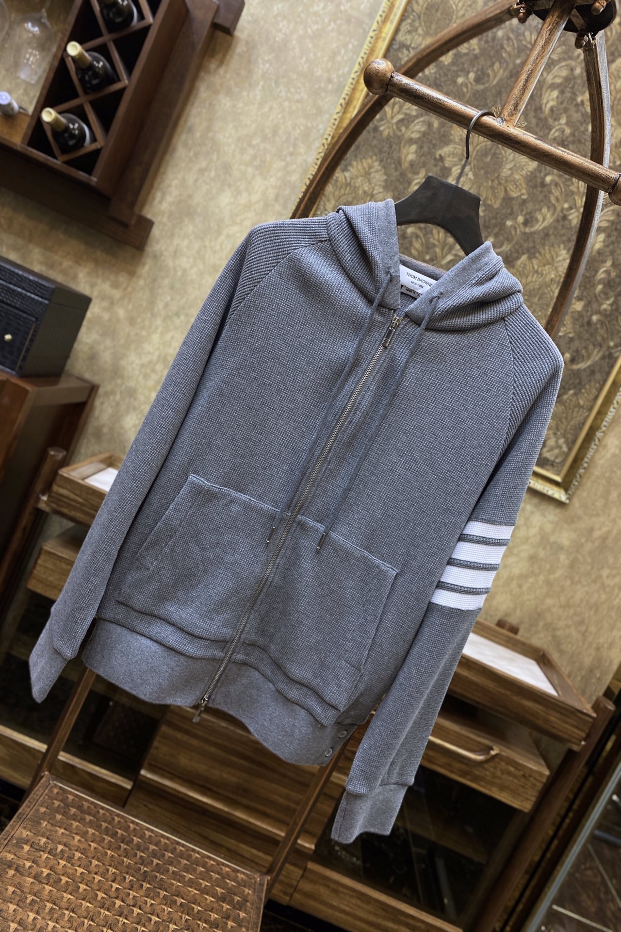 Костюм мужской в стиле Thom Browne спортивный серого цвета (худи на молнии / свитшот + брюки)