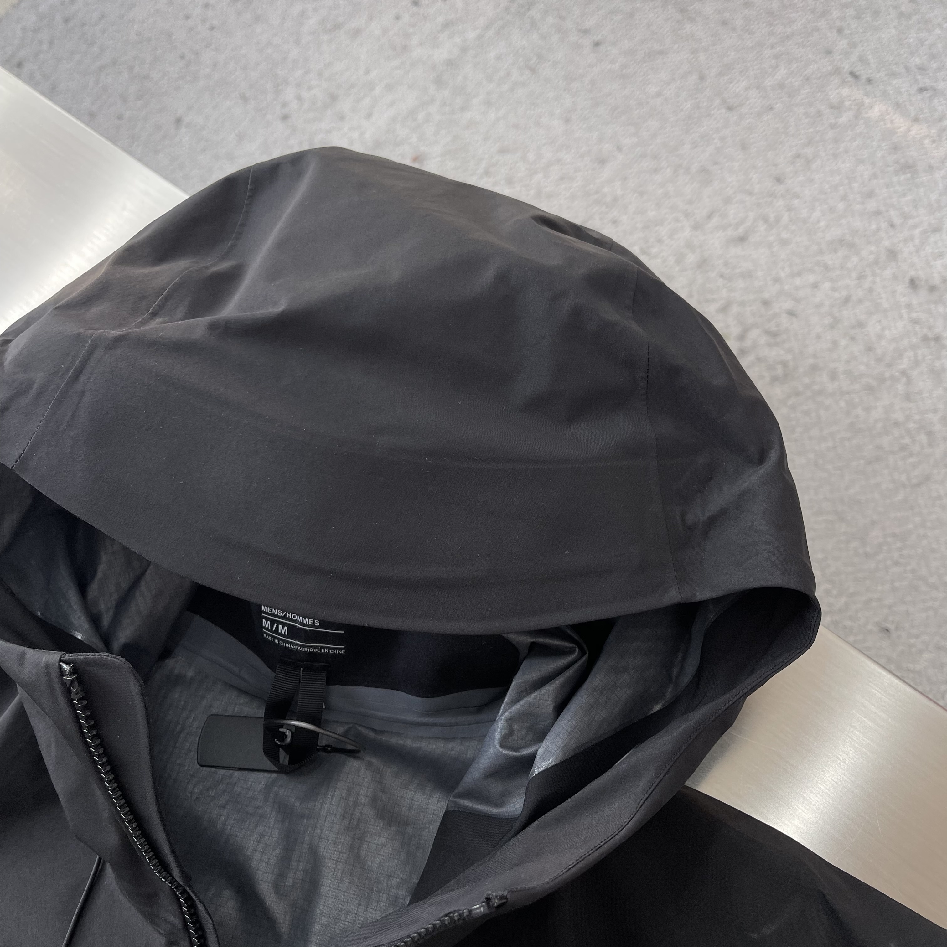 Куртка унисекс в стиле Arc’teryx Alpha SV  чёрного цвета