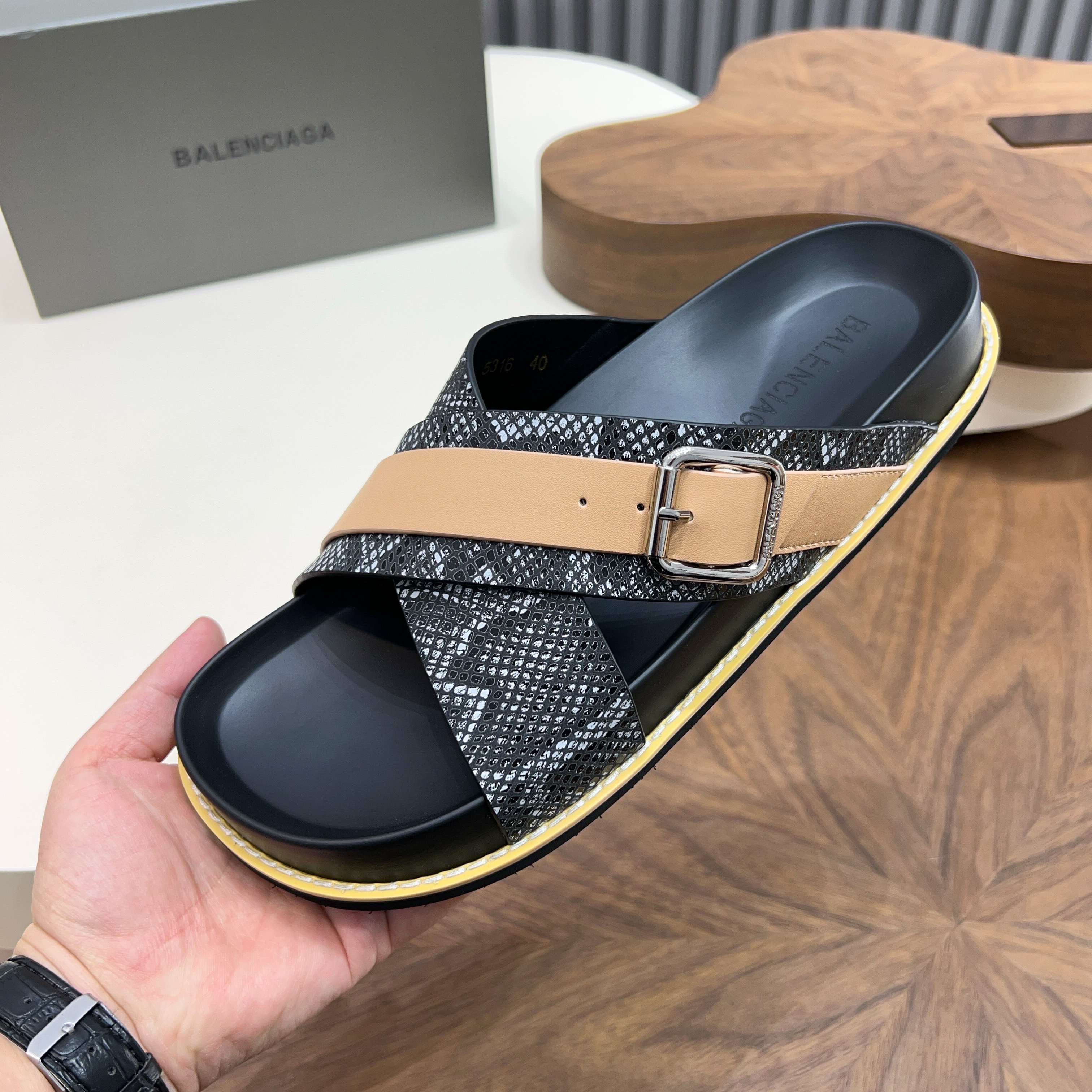 Сандалии мужские в стиле Balenciaga черного цвета