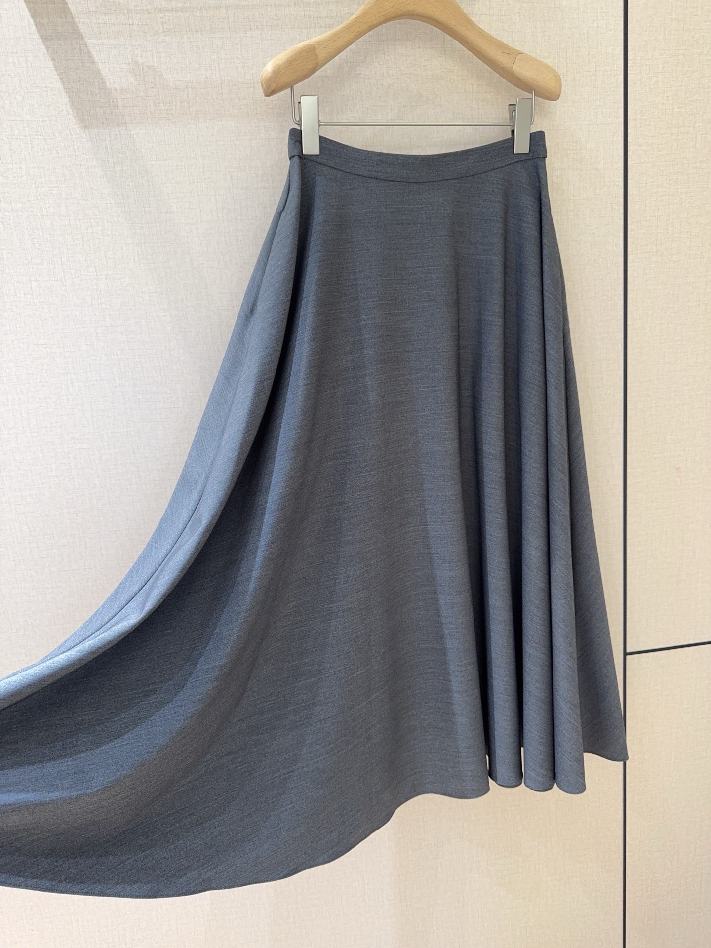 Юбка женская в стиле Self-Portrait  серого цвета миди расклёшенная