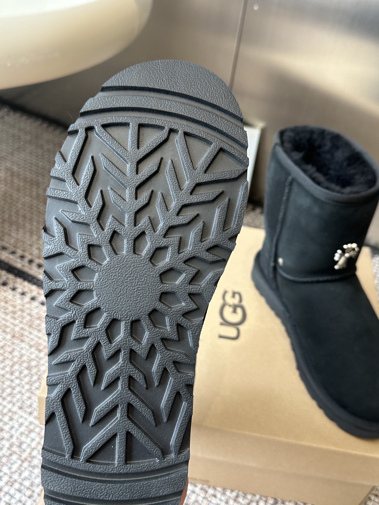 Угги женские UGG x Chrome Hearts Classic Short II черного цвета