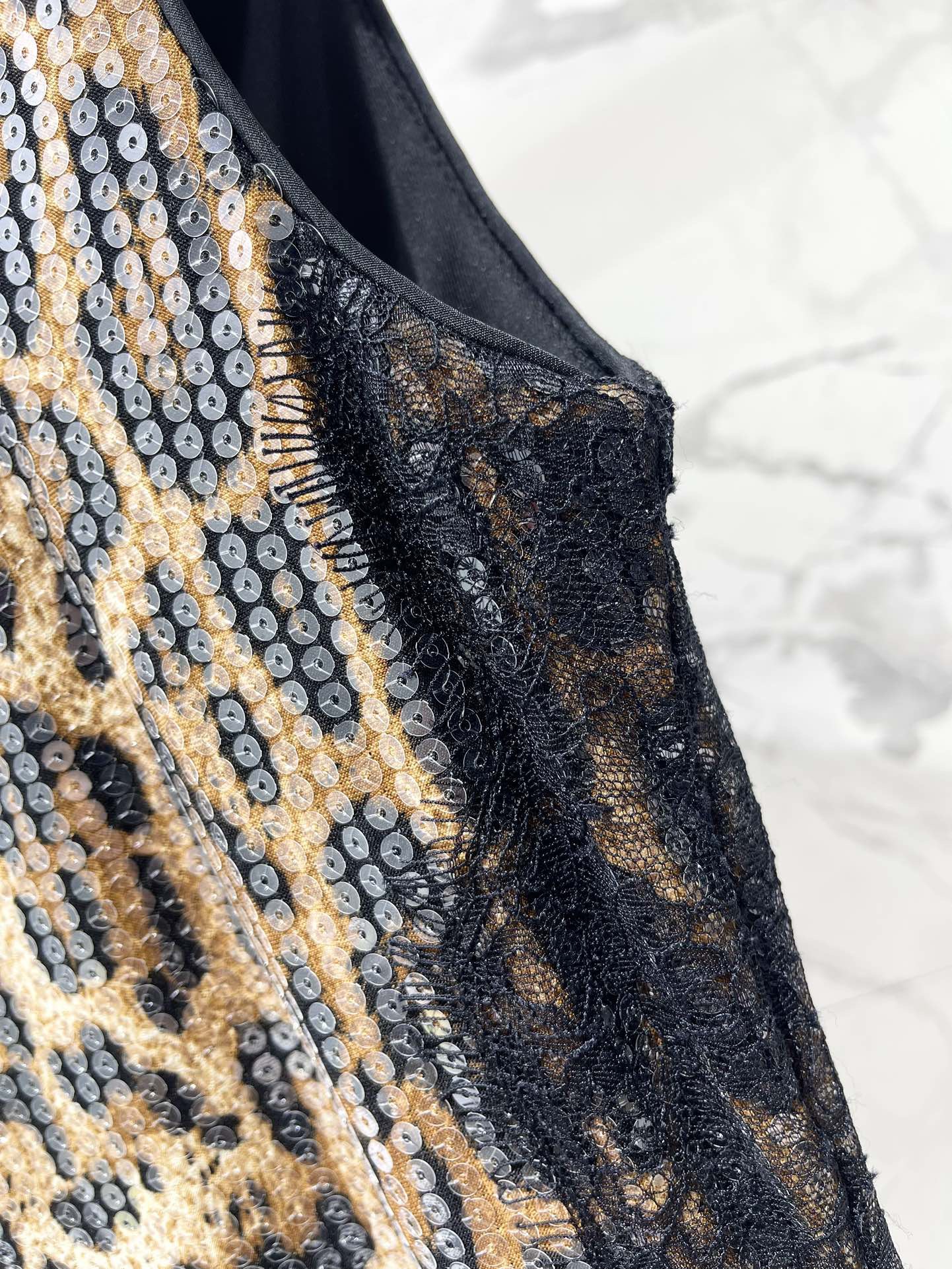 Платье женское в стиле Saint Laurent с леопардовым принтом и декоративными пайетками без рукавов