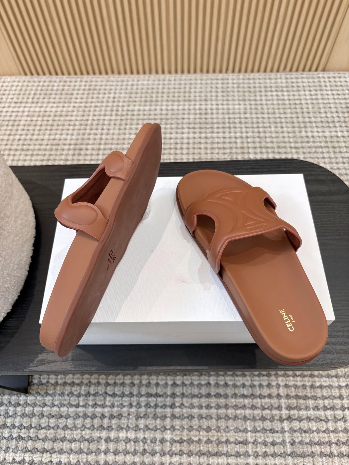 Шлёпанцы женские в стиле Celine коричневого цвета