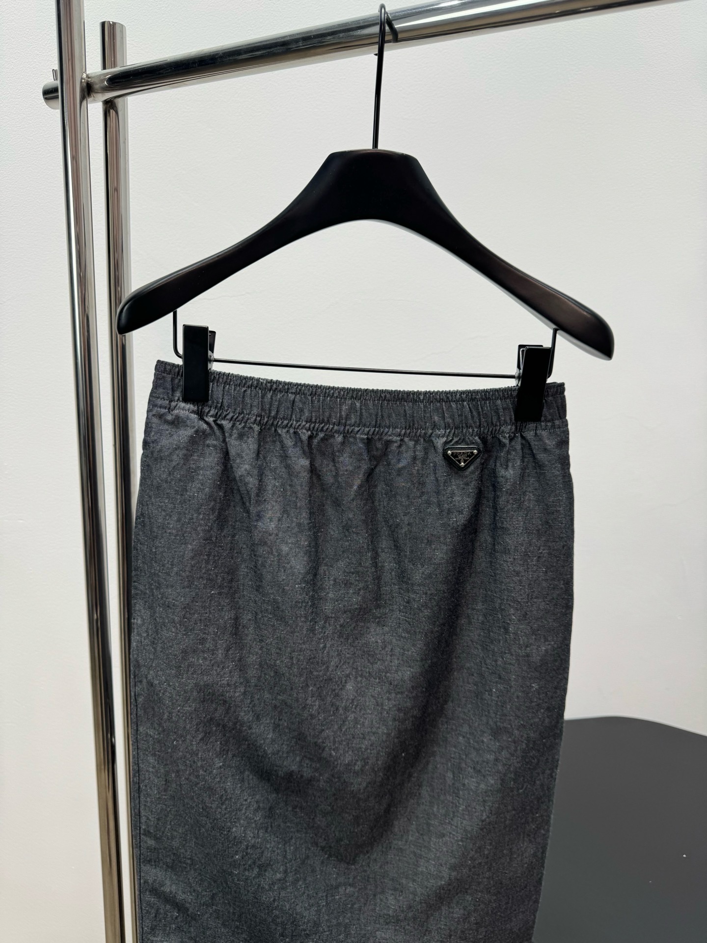 Юбка женская Prada Chambray тёмно-серого цвета