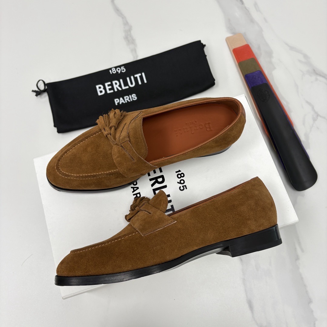 Лоферы мужские в стиле Berluti Lorenzo из натуральной замши коричневого цвета