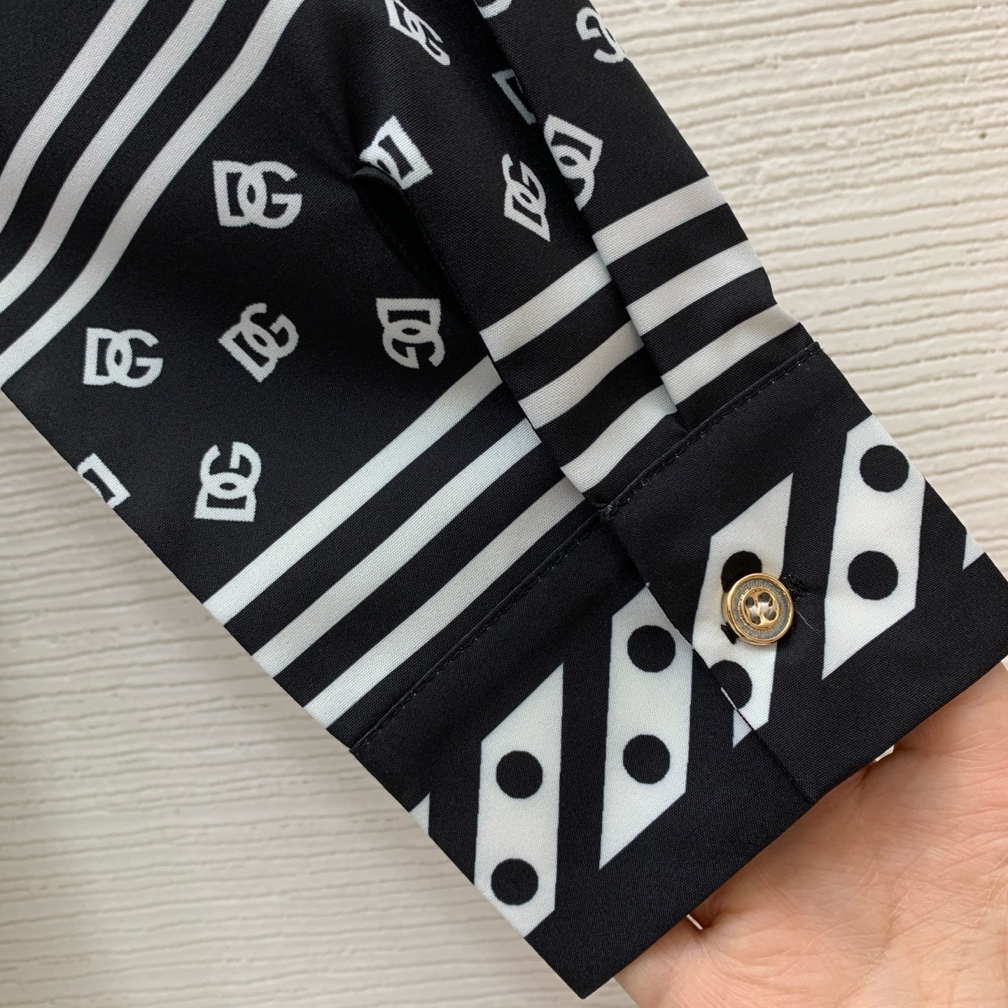 Костюм женский Dolce&Gabbana чёрного цвета с принтом DG