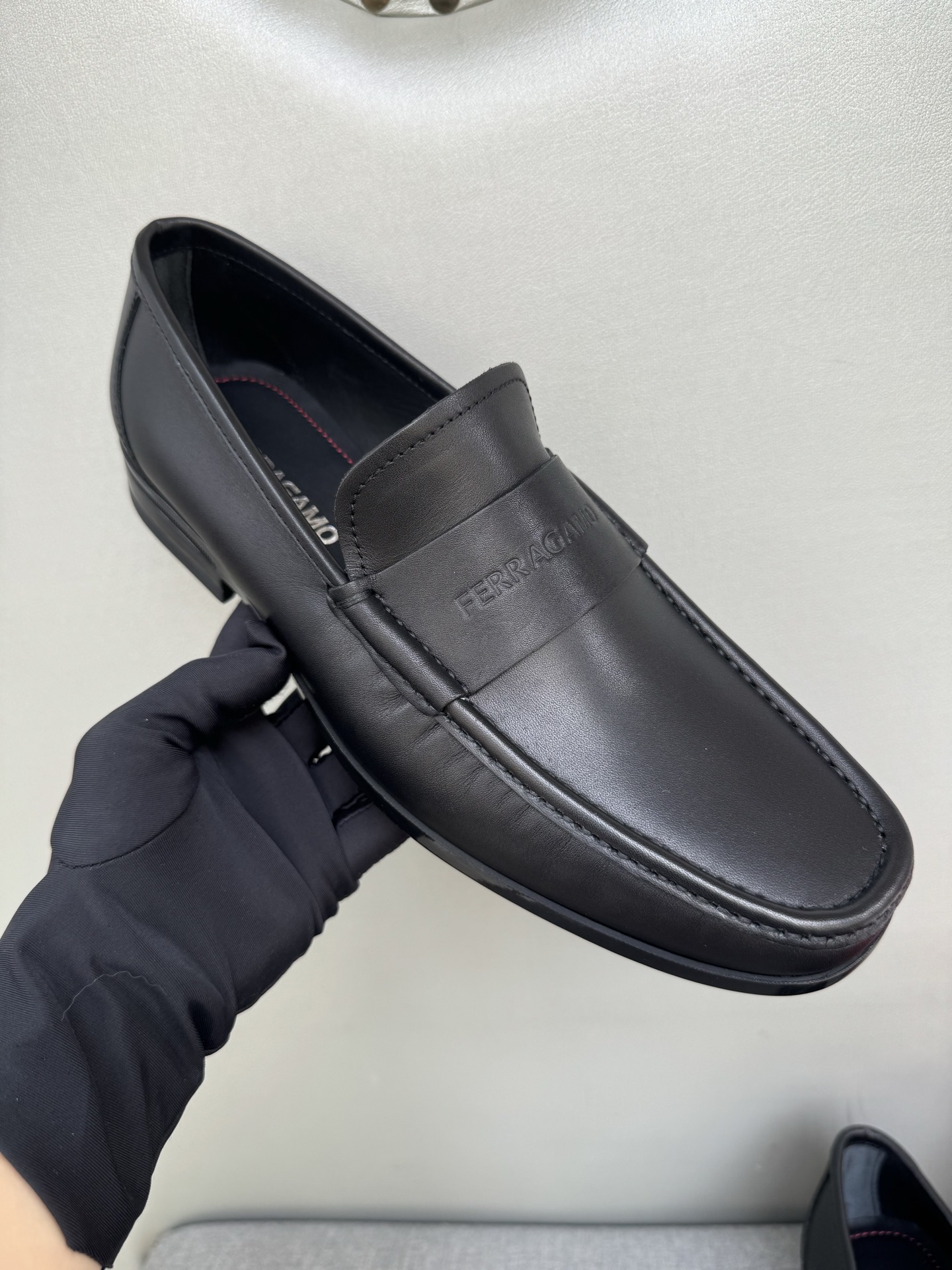 Лоферы мужские в стиле Ferragamo Penny из натуральной кожи черного цвета