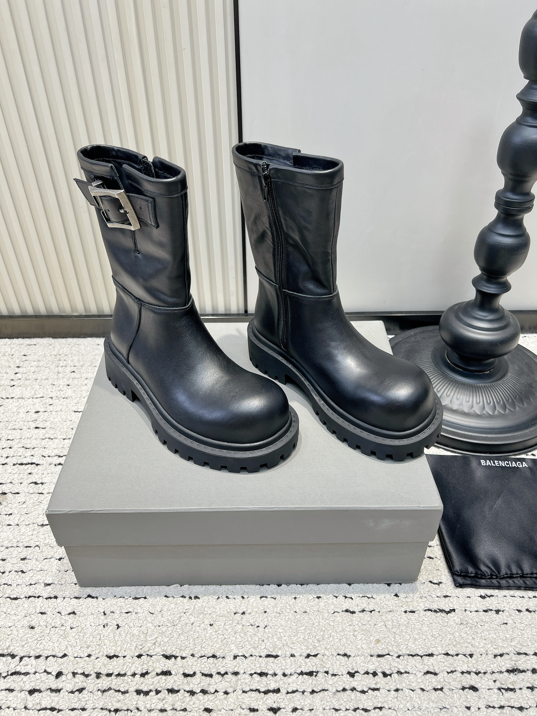 Сапоги женские Balenciaga чёрного цвета
