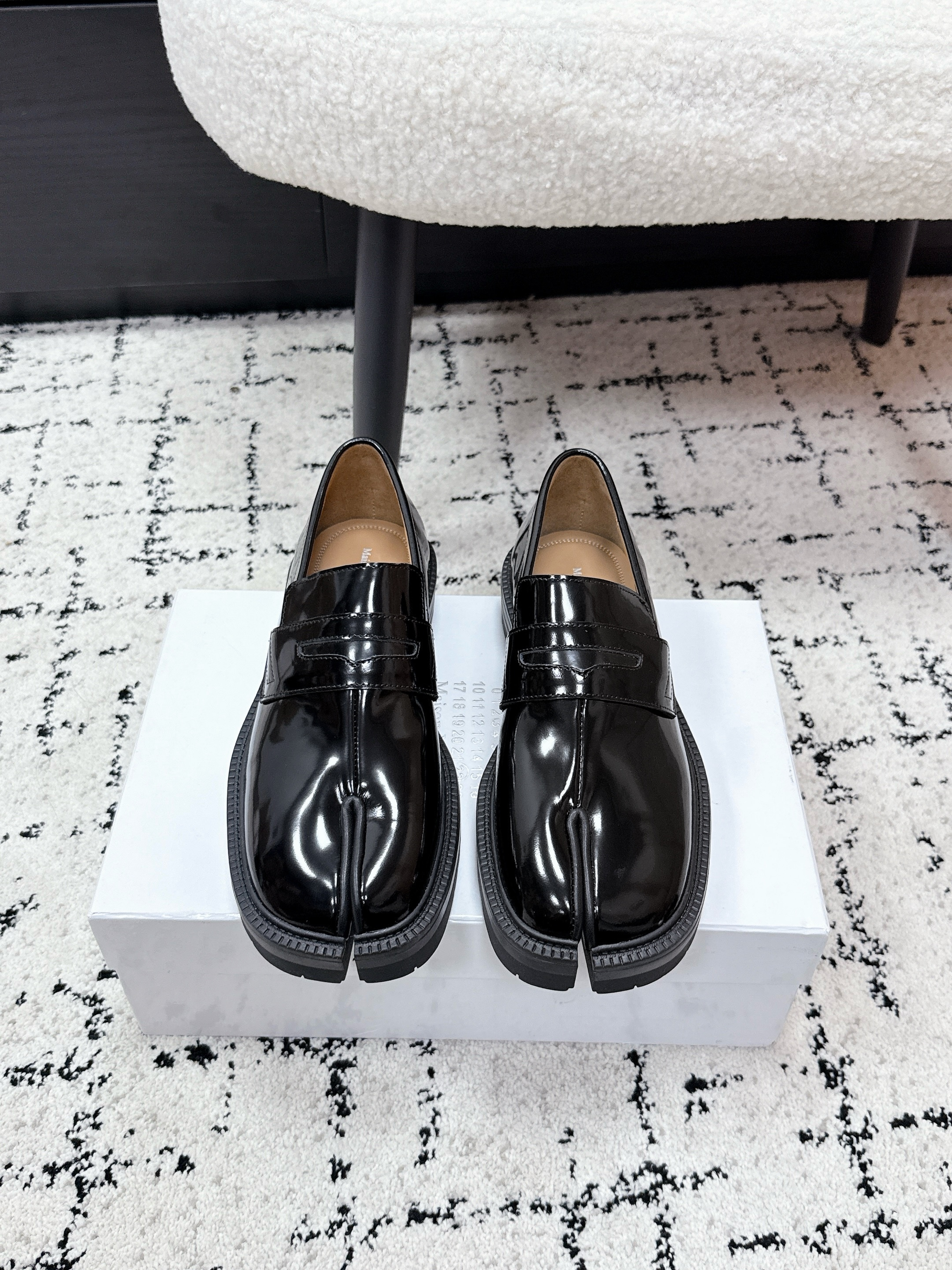 Лоферы Maison Margiela Tabi Babouches чёрного цвета