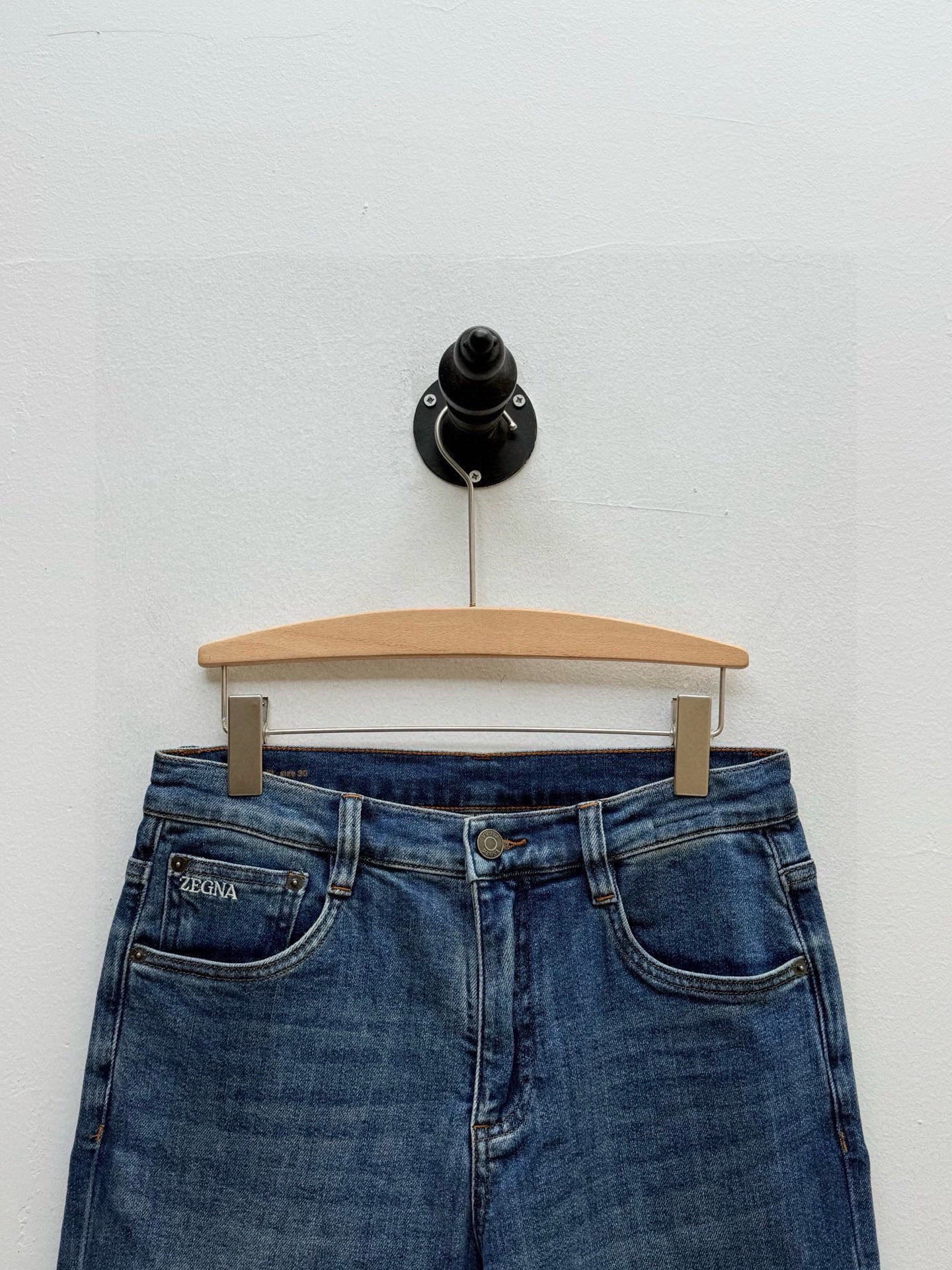 Джинсы мужские в стиле Zegna из денима синего цвета с вышивкой логотипа