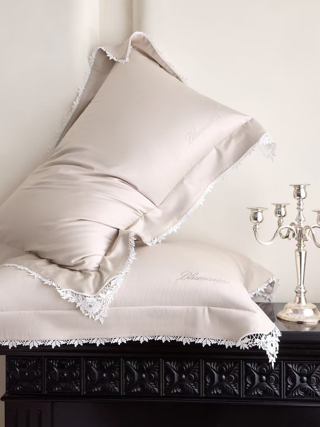 Комплект постельного белья в стиле Blumarine с кружевной отделкой сатин люкс 100% хлопок бежевый (Евро)