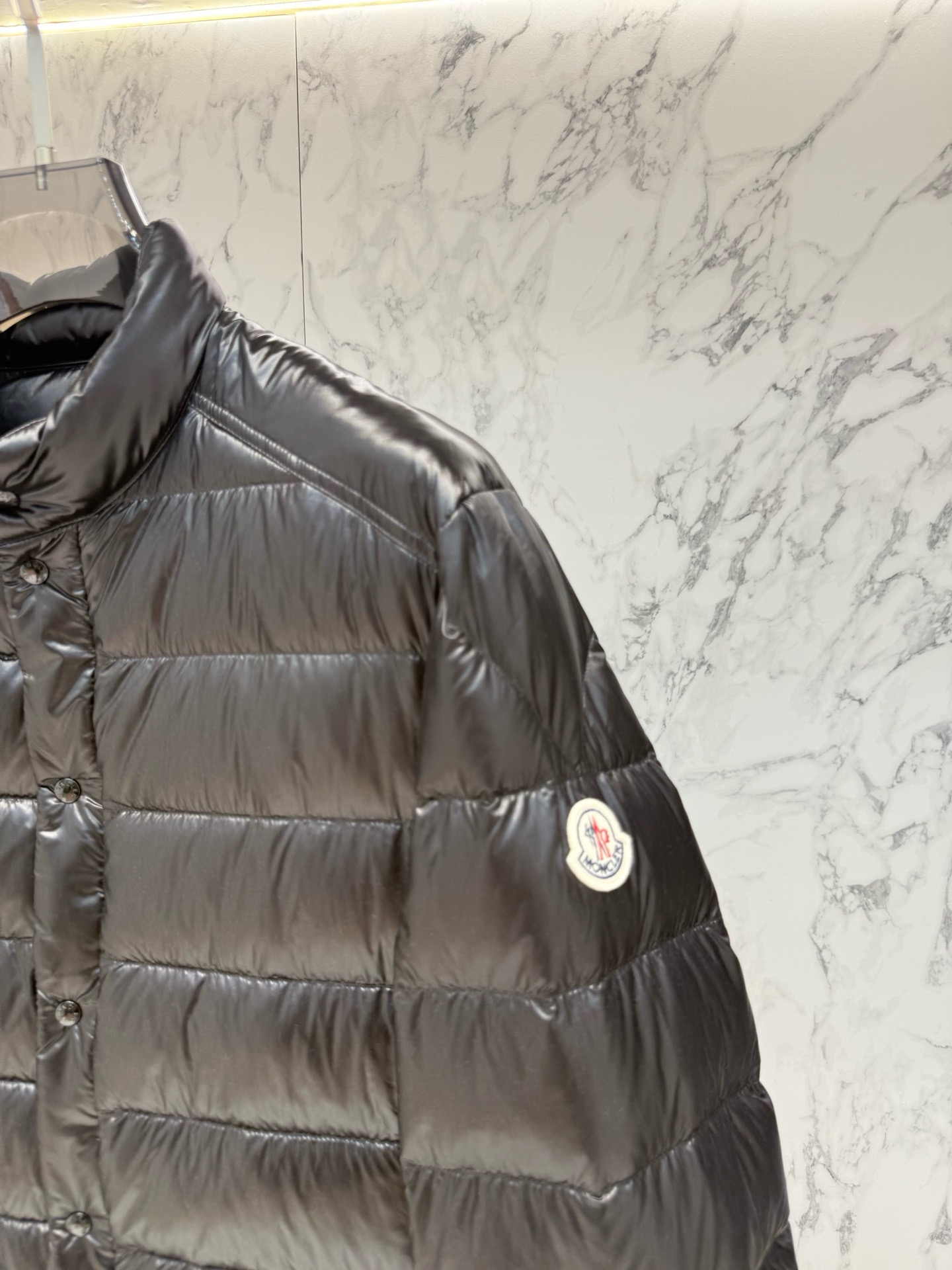 Пуховик мужской Moncler Acorus чёрного цвета с натуральным пухом