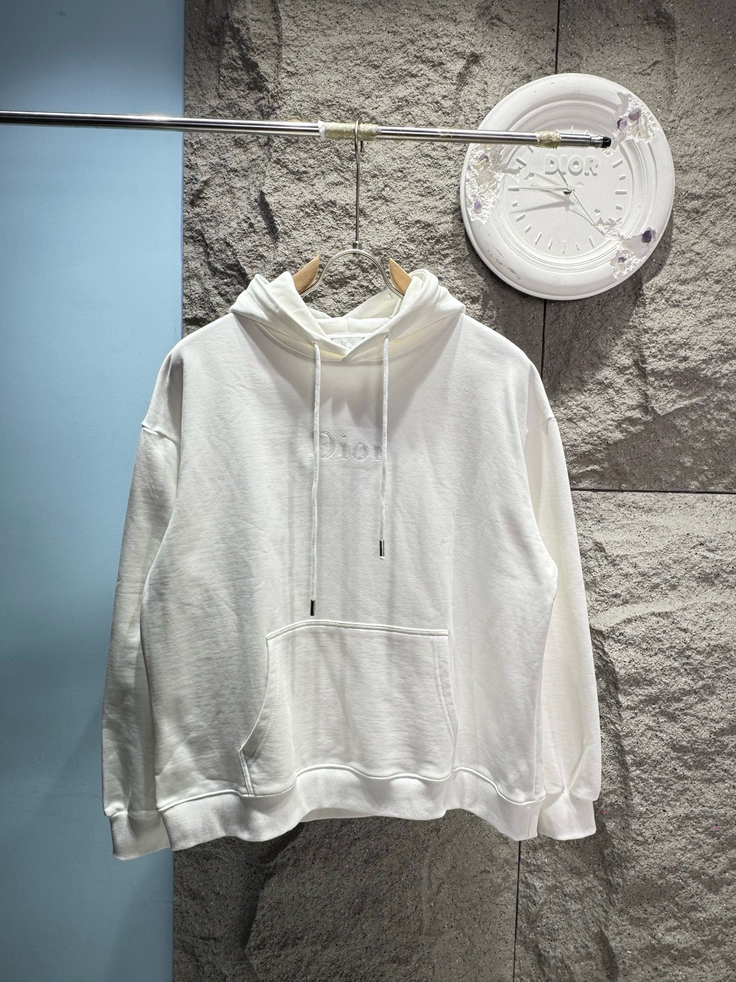 Худи мужское Dior Hooded Sweatshirt with Dior Embroidery белого цвета