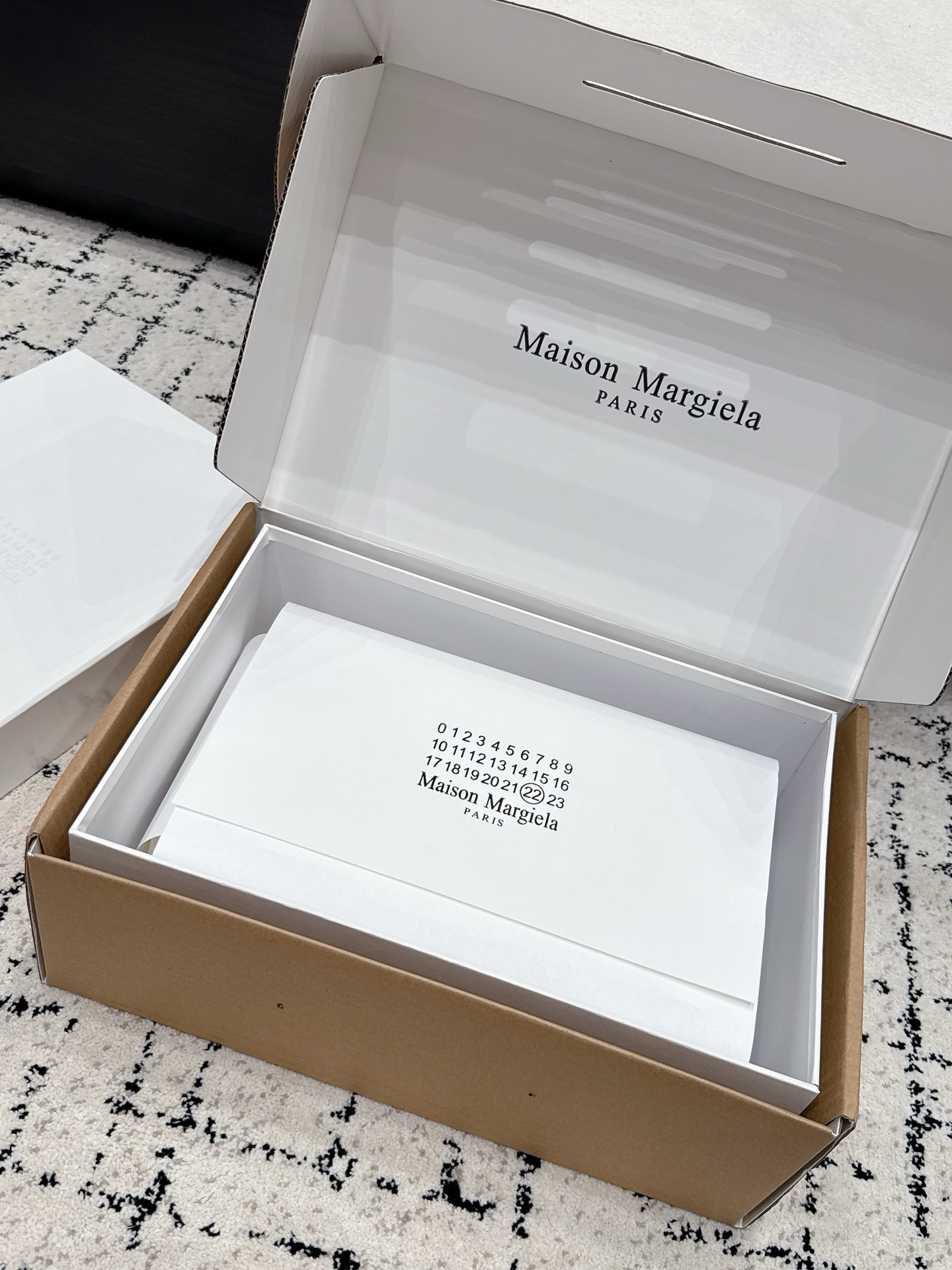 Кроссовки унисекс в стиле Maison Margiela MM6 German Trainer чёрного цвета
