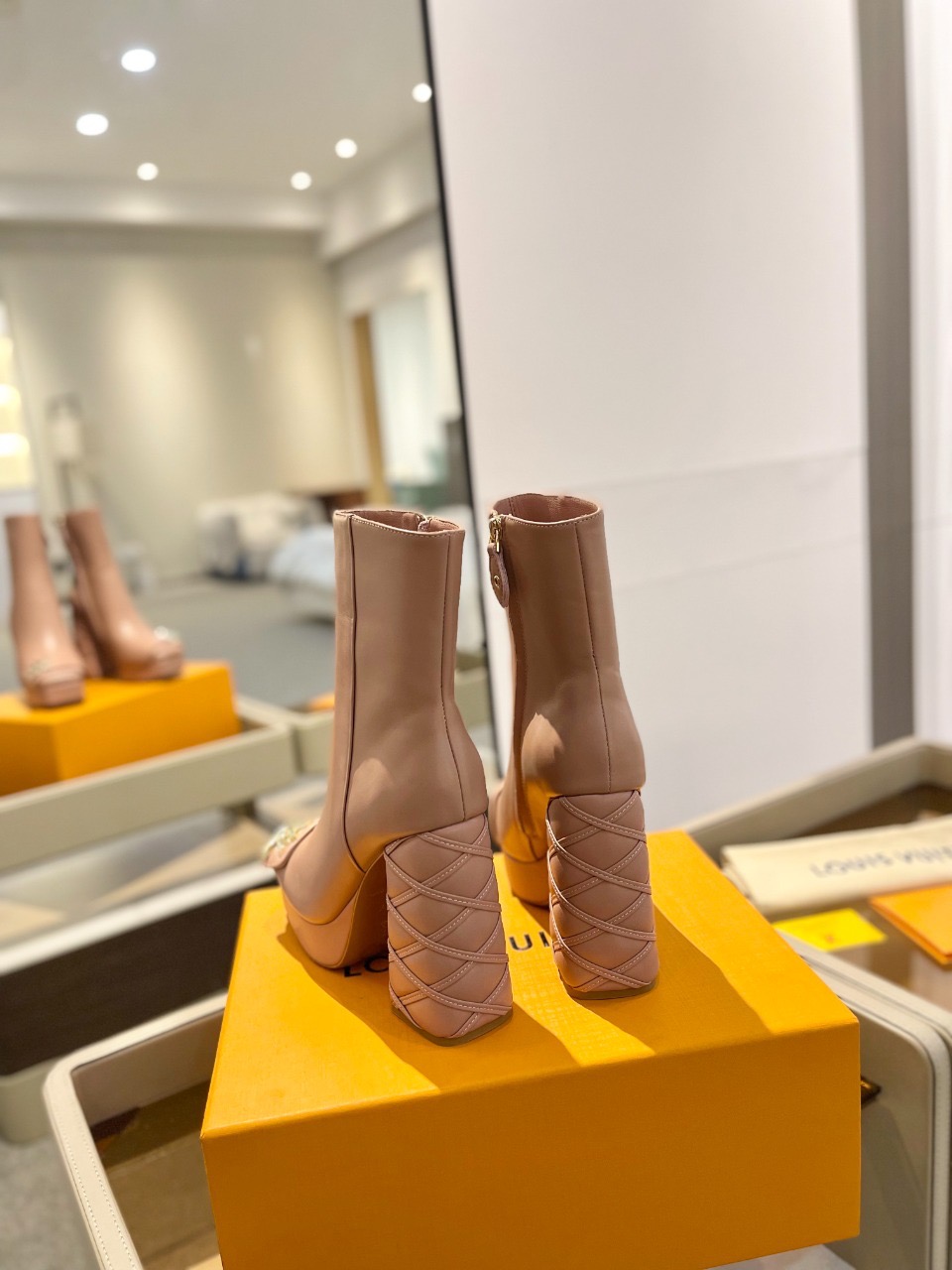 Ботильоны Louis Vuitton Shake Platform Ankle Boot пудрово-розового цвета