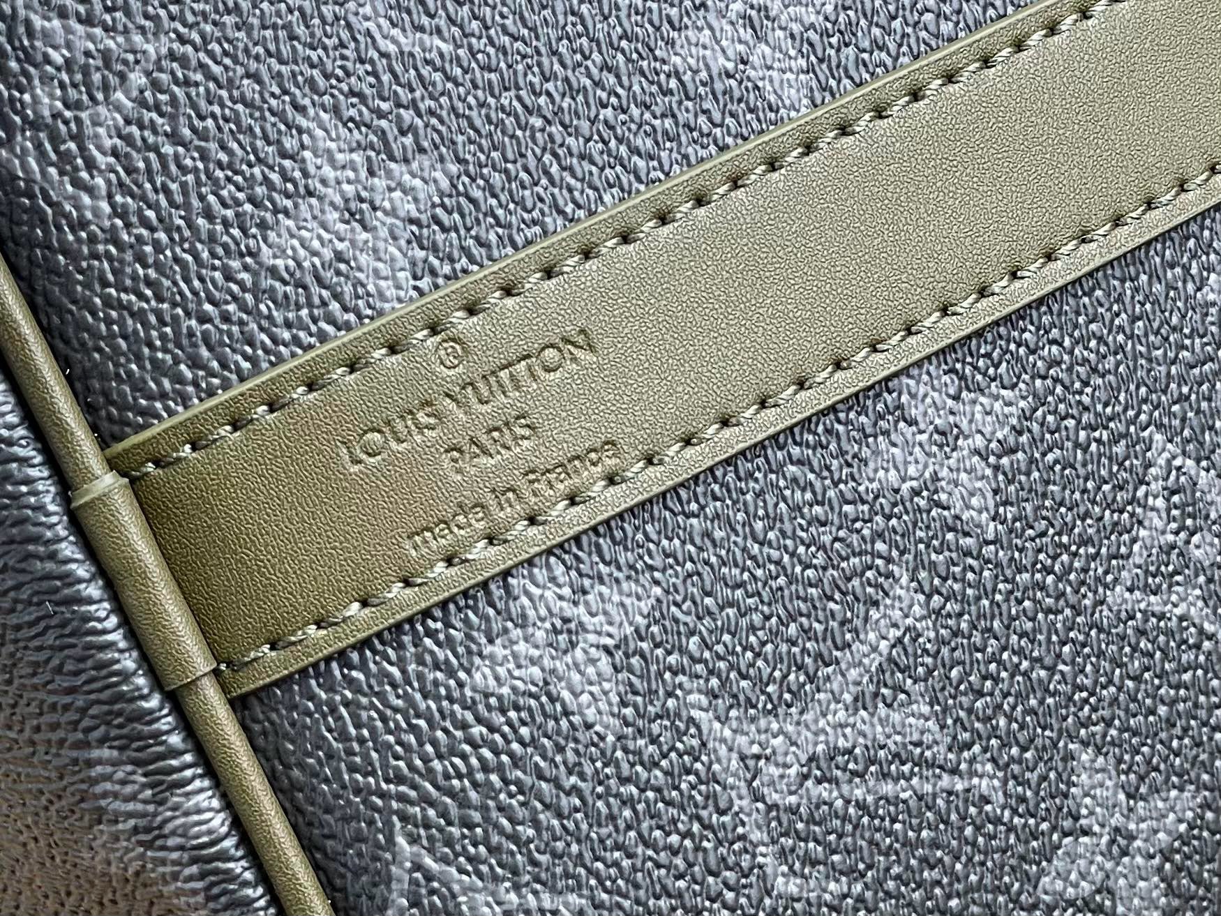 Сумка дорожная мужская Louis Vuitton Keepall Bandoulière 45 чёрно-зелёного цвета