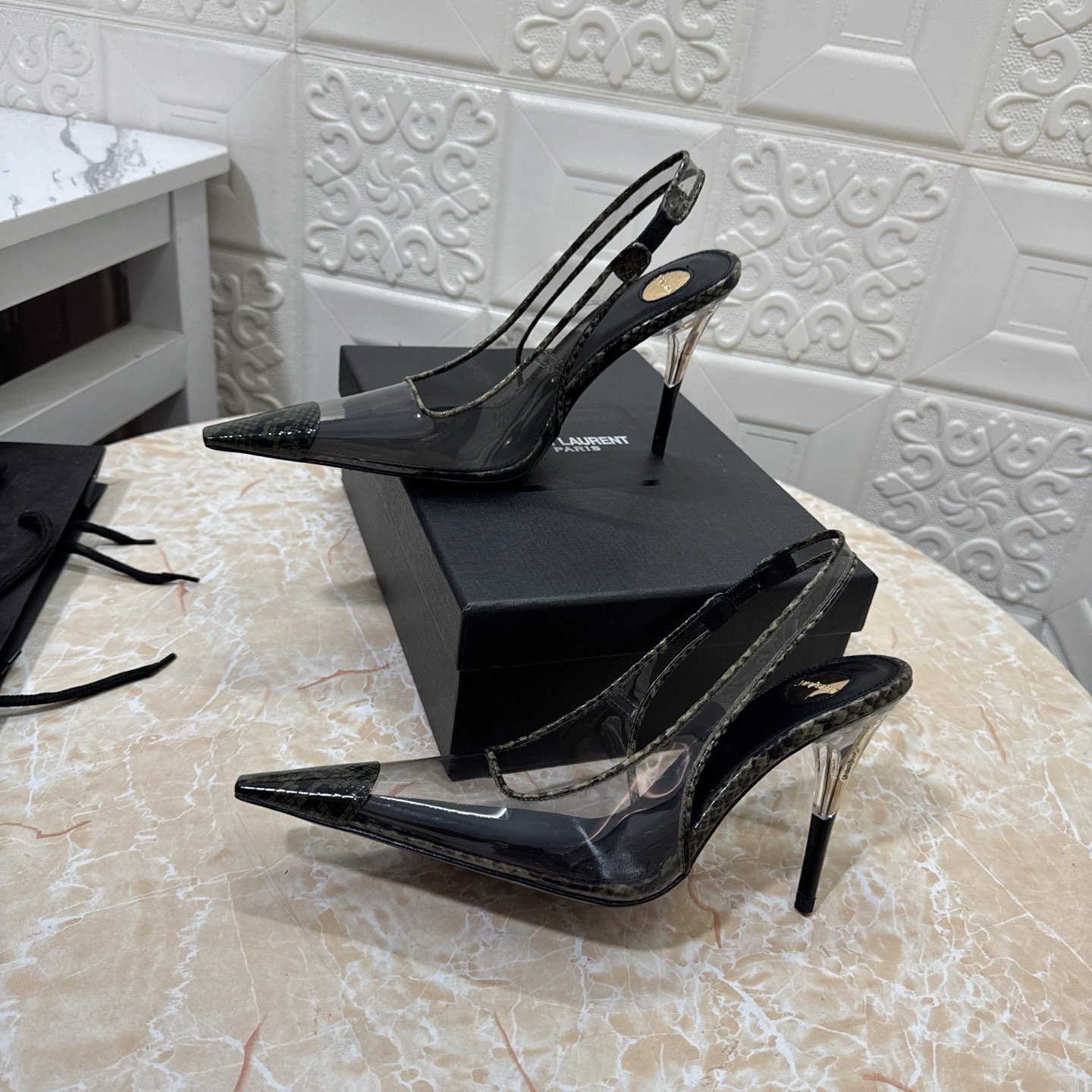 Туфли женские Saint Laurent Jema чёрного цвета