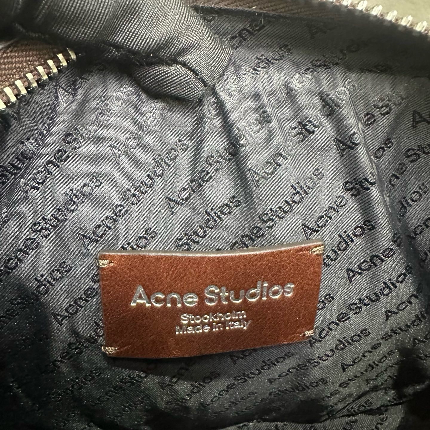 Сумка женская Acne Studios Camero коричневого цвета